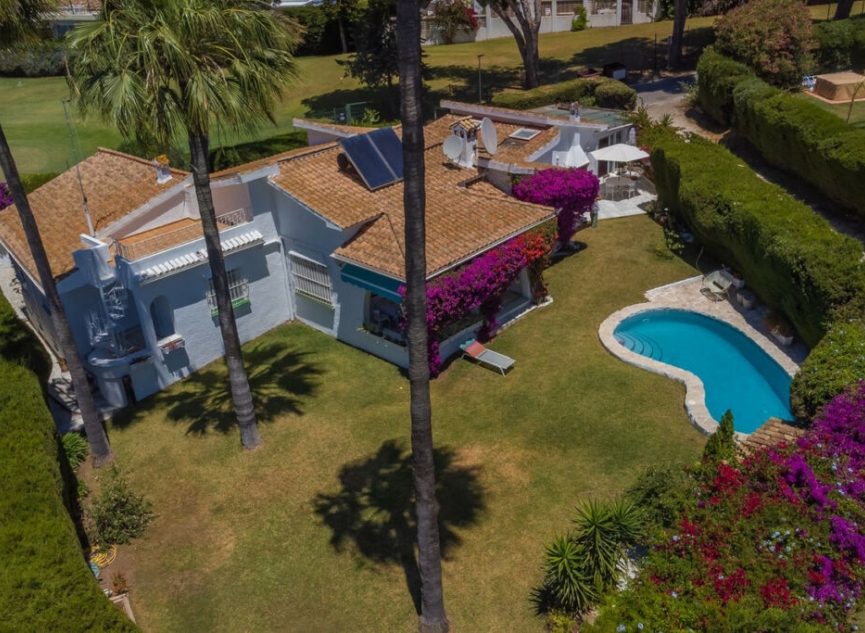Resale - House -
Guadalmina Alta