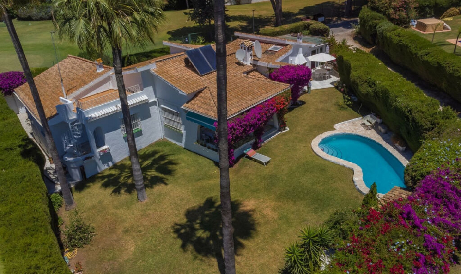 Resale - House -
Guadalmina Alta