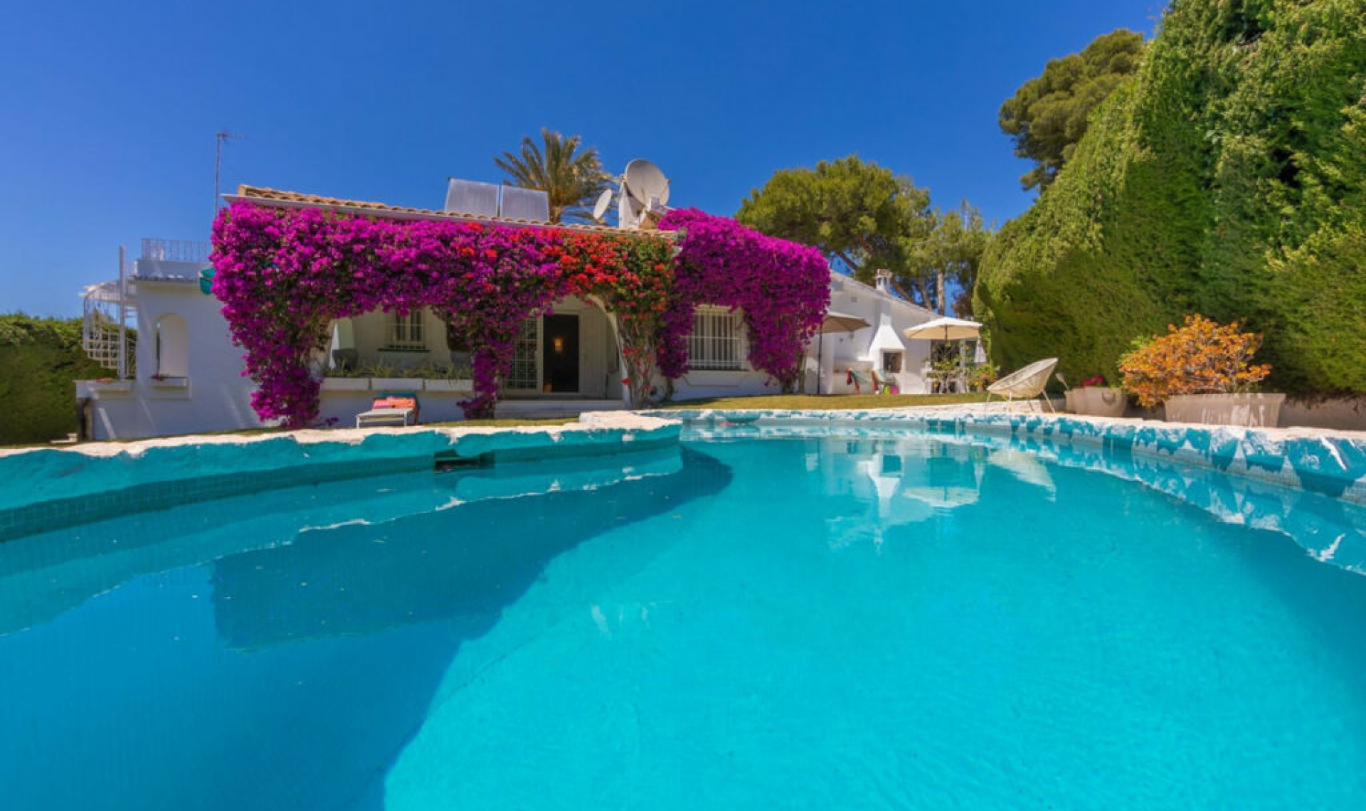 Resale - House -
Guadalmina Alta