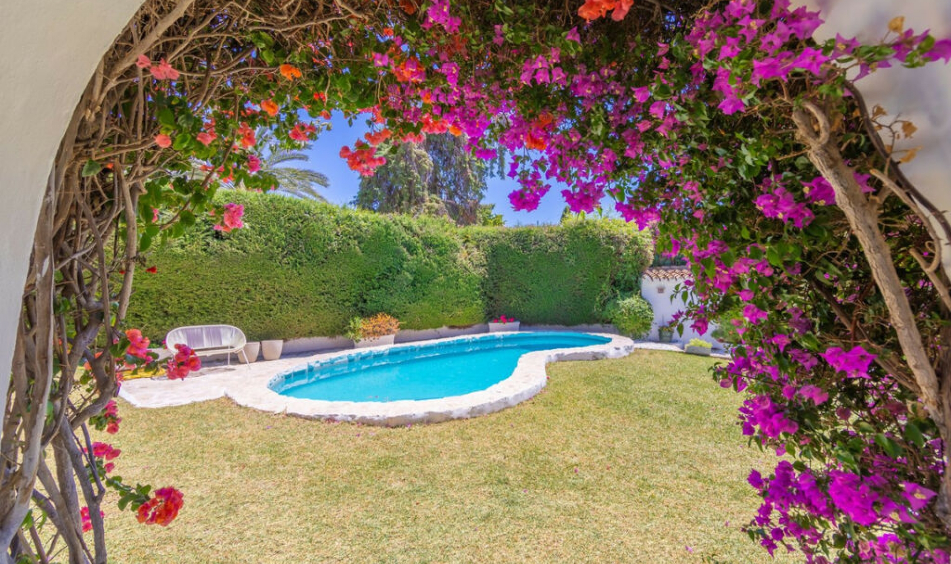 Resale - House -
Guadalmina Alta