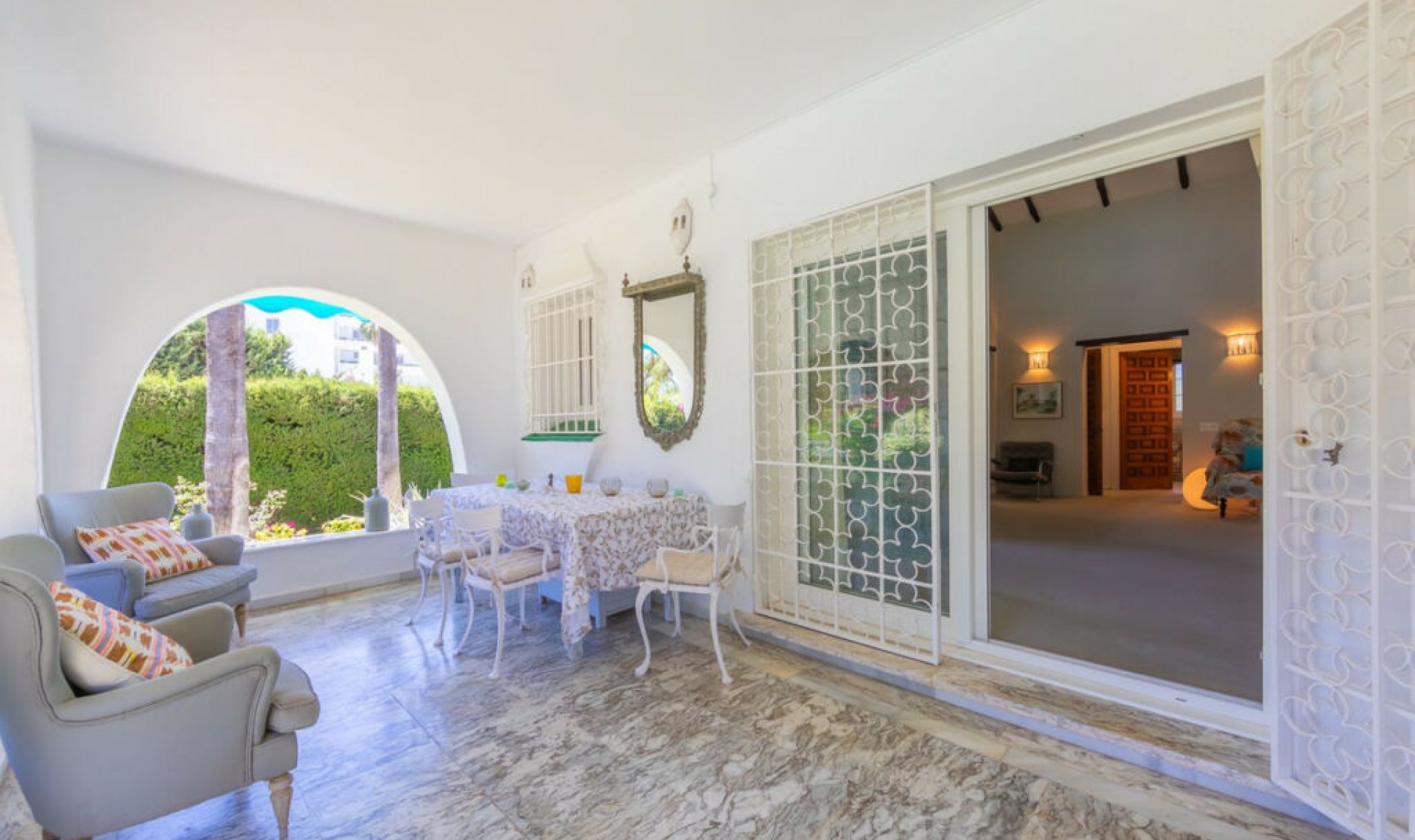 Resale - House -
Guadalmina Alta