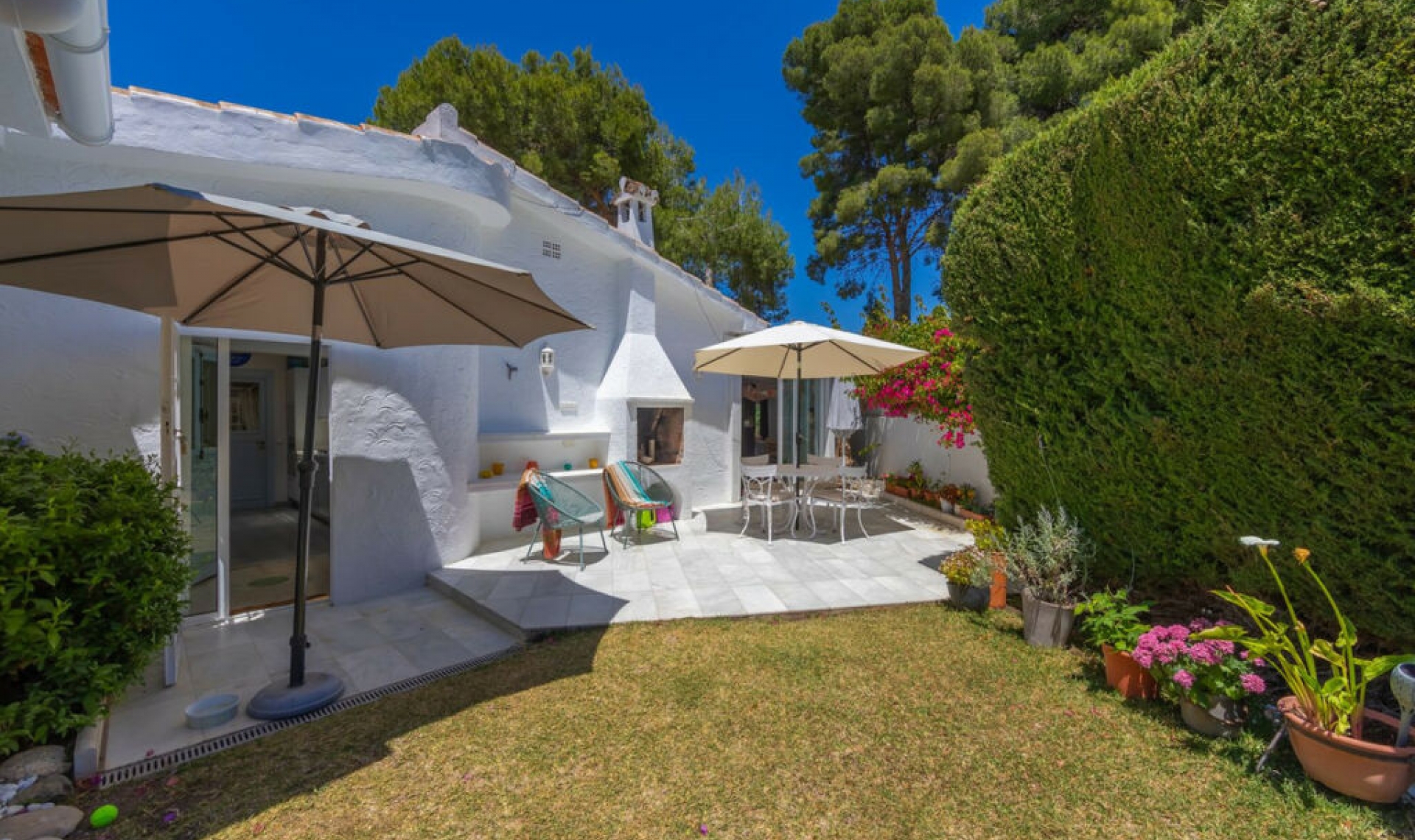 Resale - House -
Guadalmina Alta