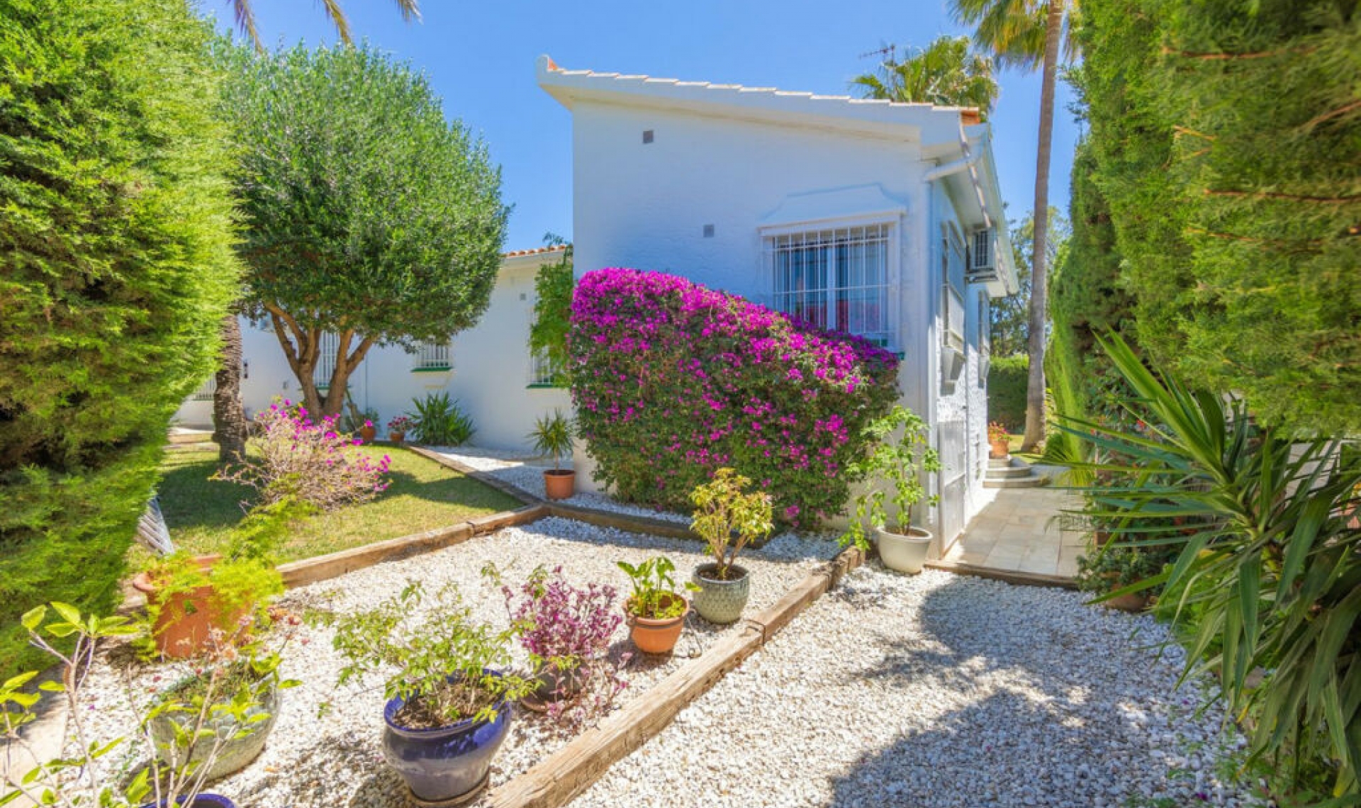 Resale - House -
Guadalmina Alta