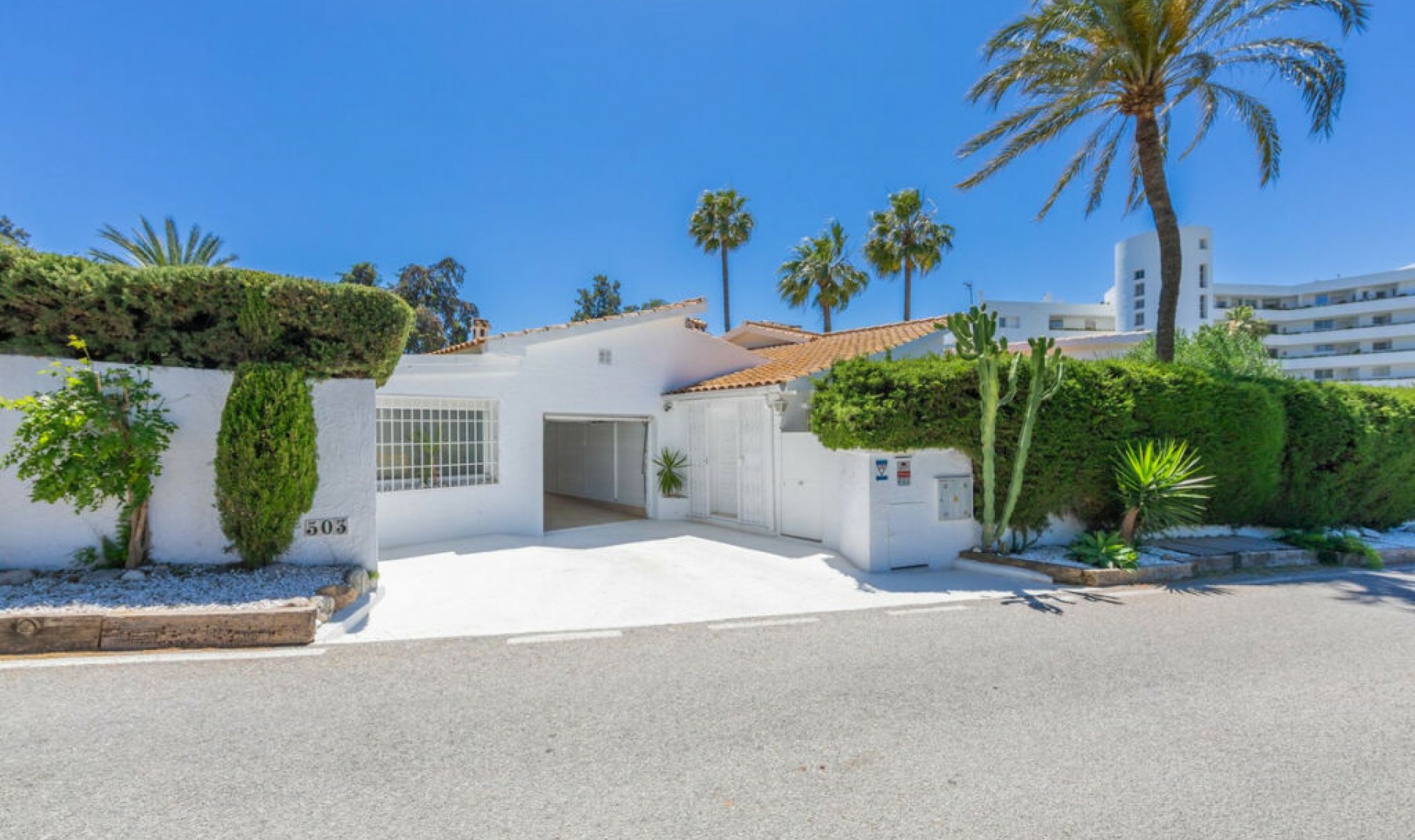 Resale - House -
Guadalmina Alta