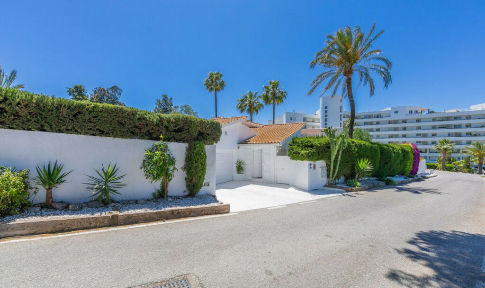 Resale - House -
Guadalmina Alta