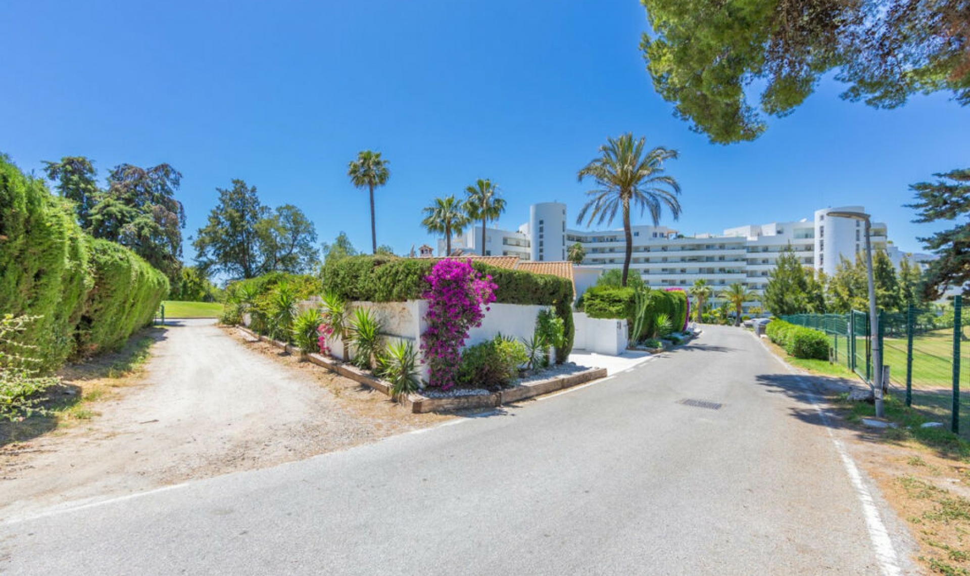 Resale - House -
Guadalmina Alta