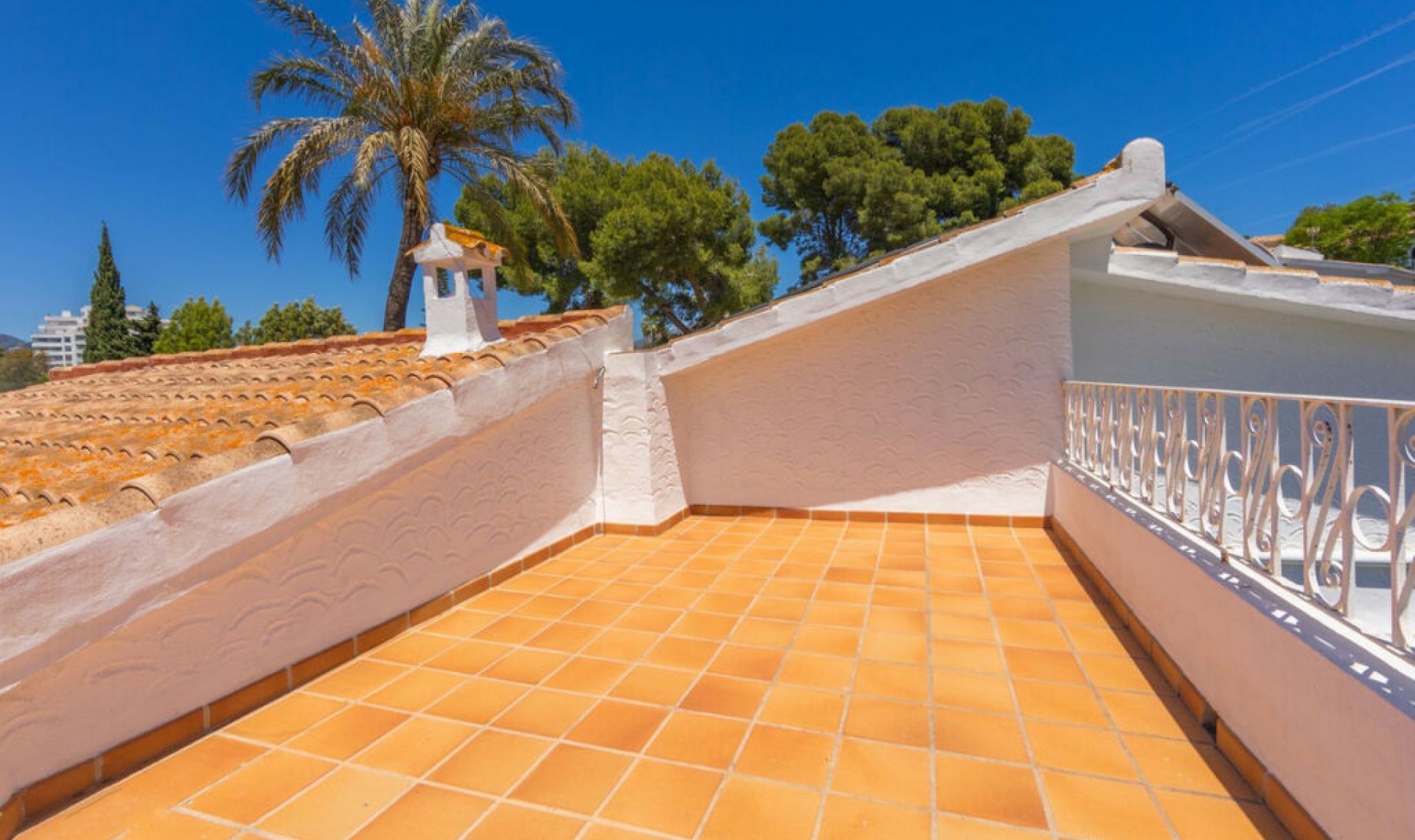 Resale - House -
Guadalmina Alta