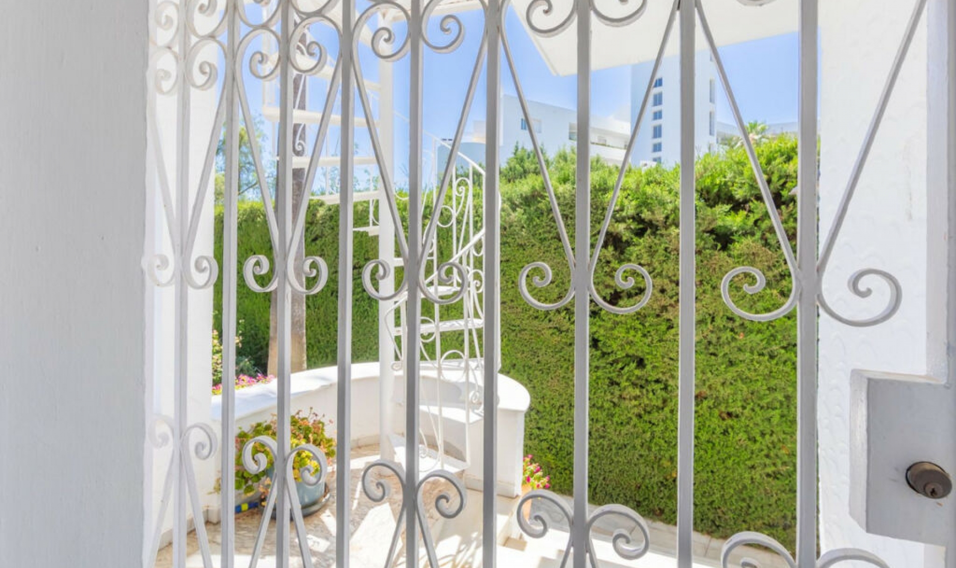 Resale - House -
Guadalmina Alta