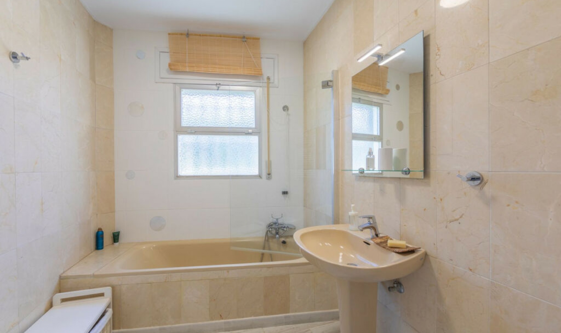 Resale - House -
Guadalmina Alta