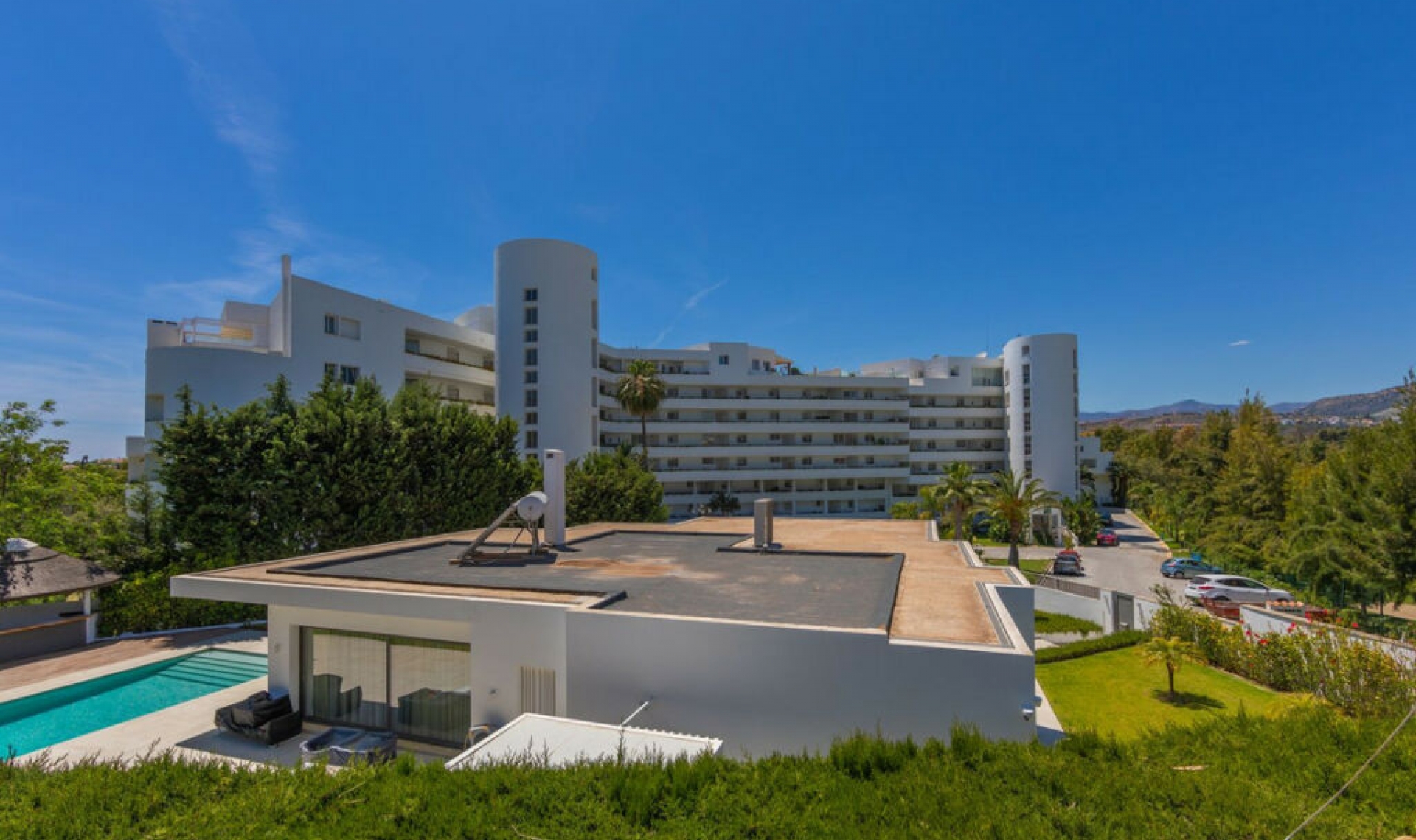 Resale - House -
Guadalmina Alta