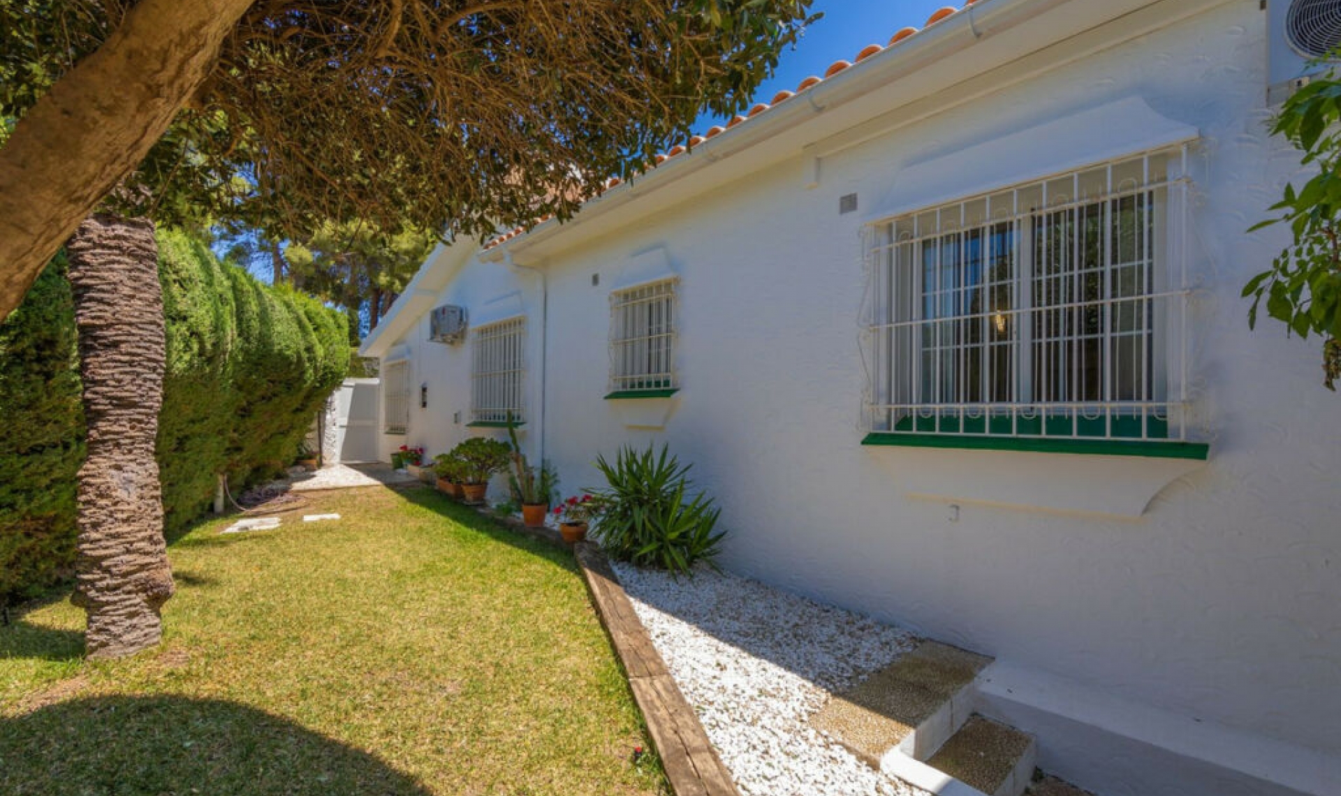 Resale - House -
Guadalmina Alta