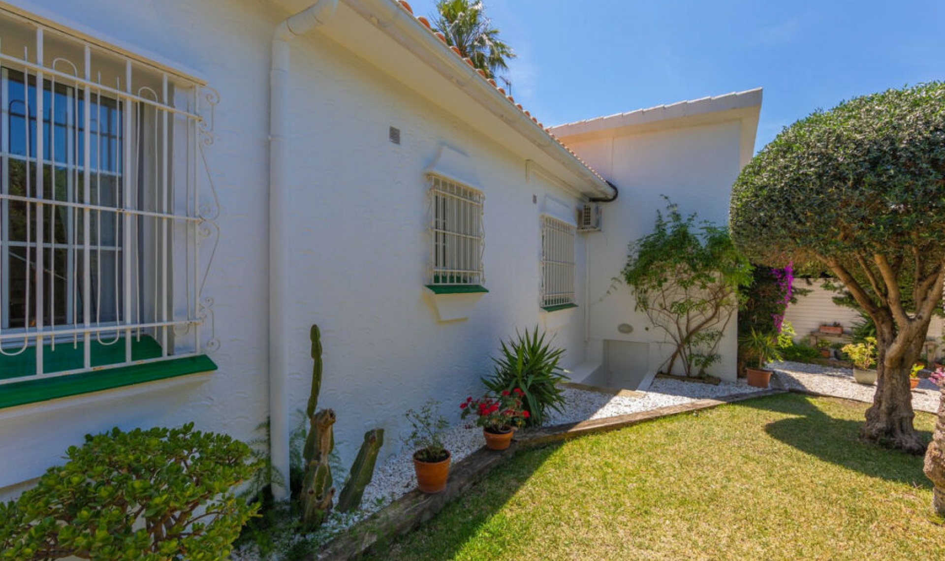 Resale - House -
Guadalmina Alta