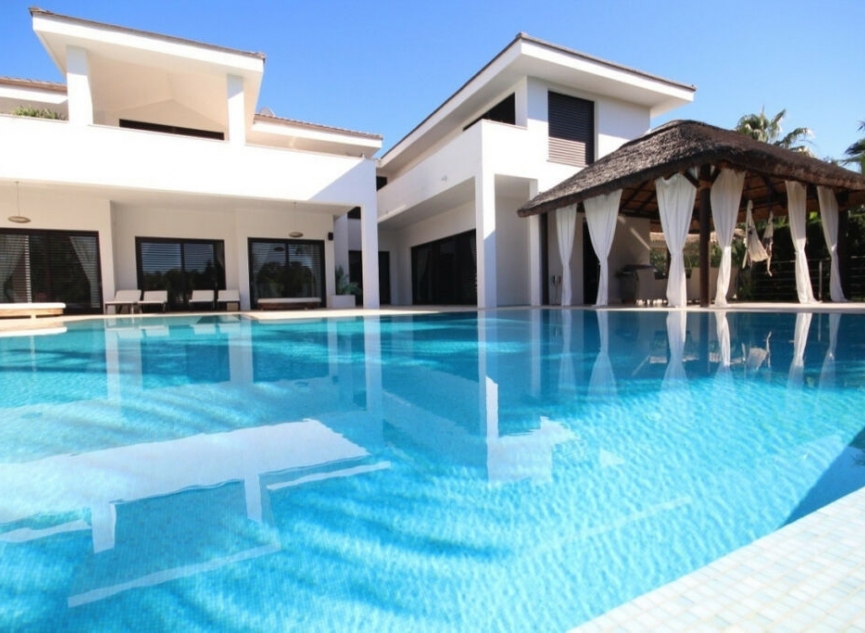 Resale - House -
Guadalmina Baja