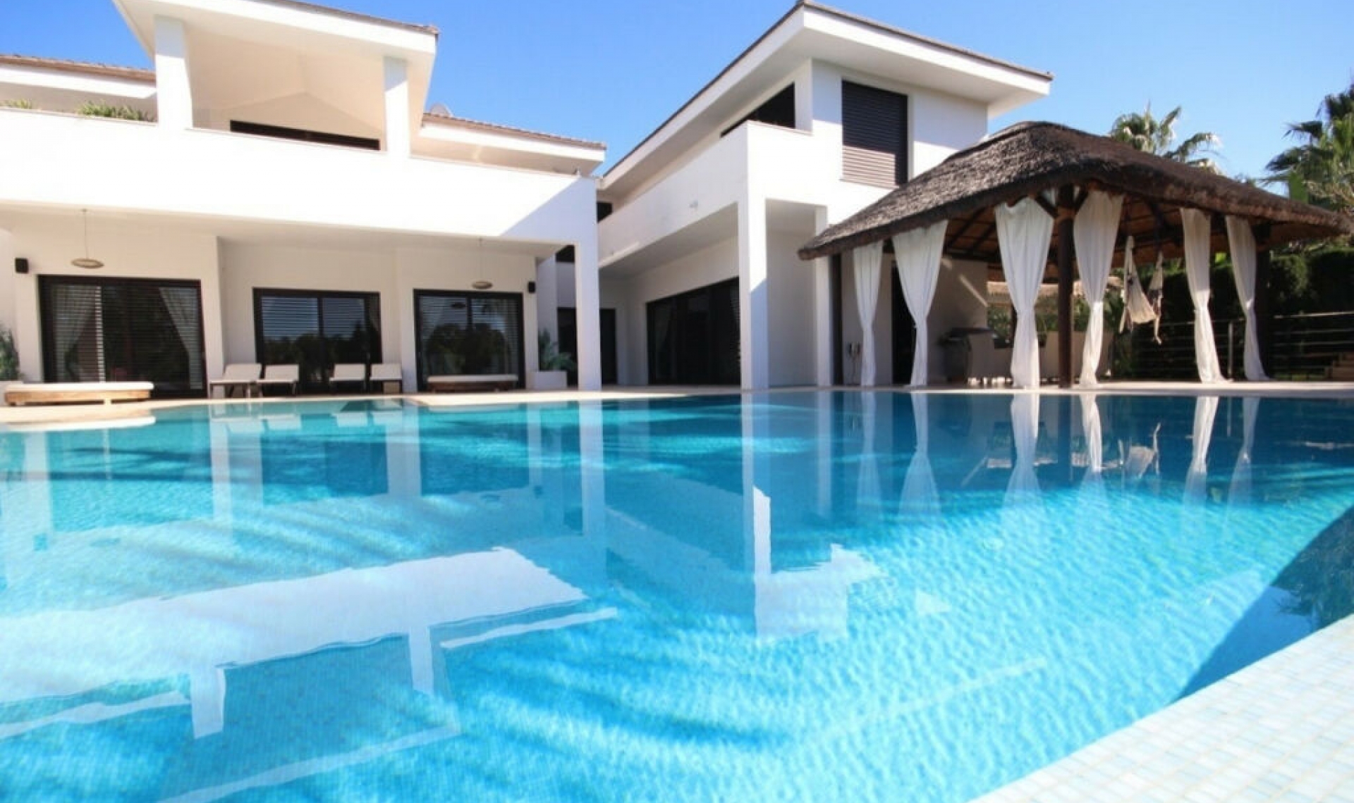 Resale - House -
Guadalmina Baja