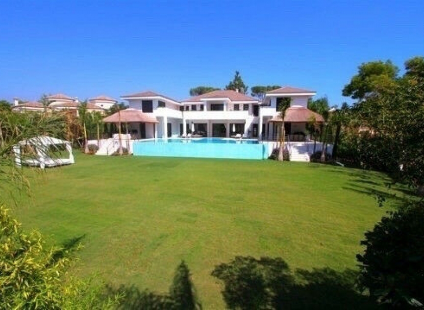 Resale - House -
Guadalmina Baja