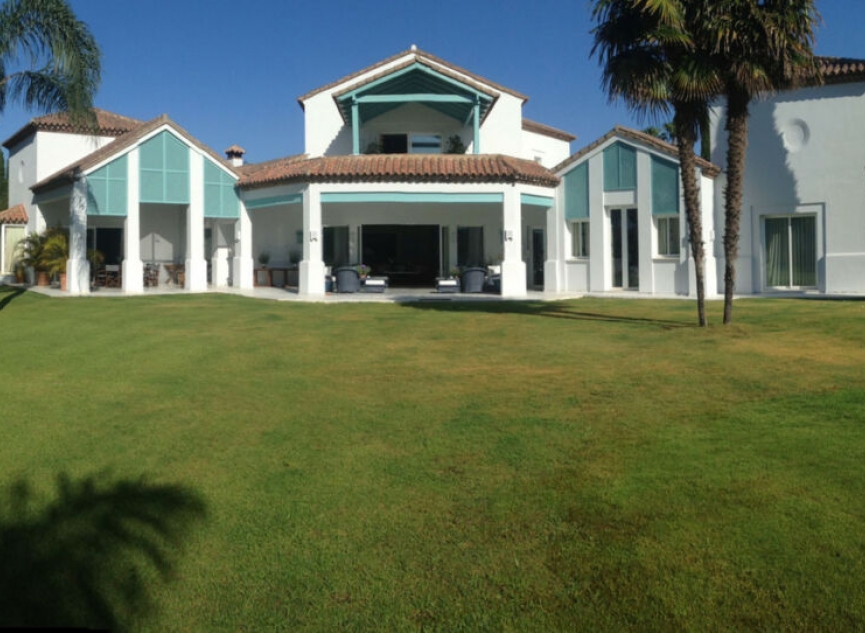Resale - House -
Guadalmina Baja