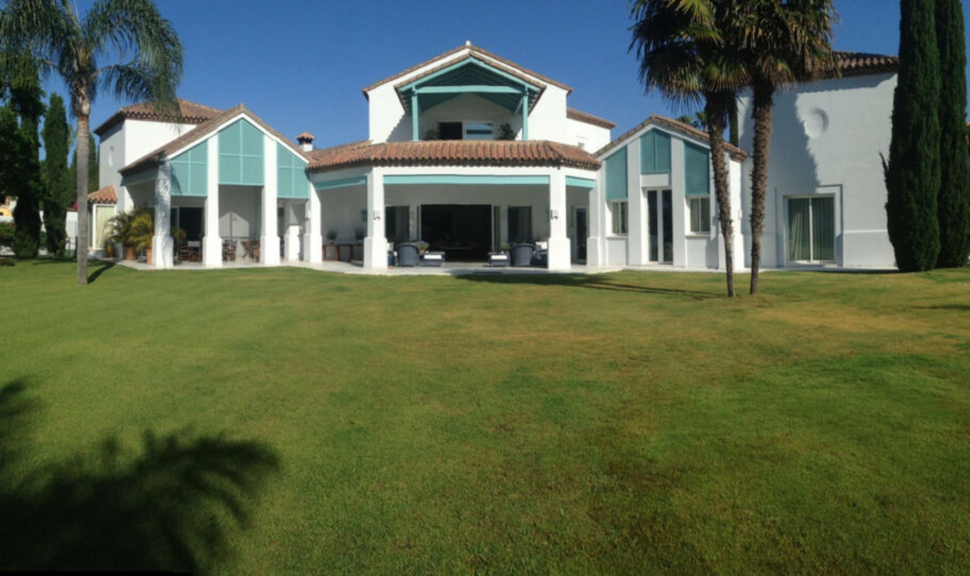 Resale - House -
Guadalmina Baja