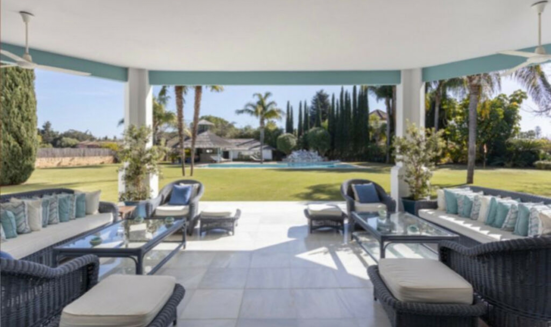 Resale - House -
Guadalmina Baja