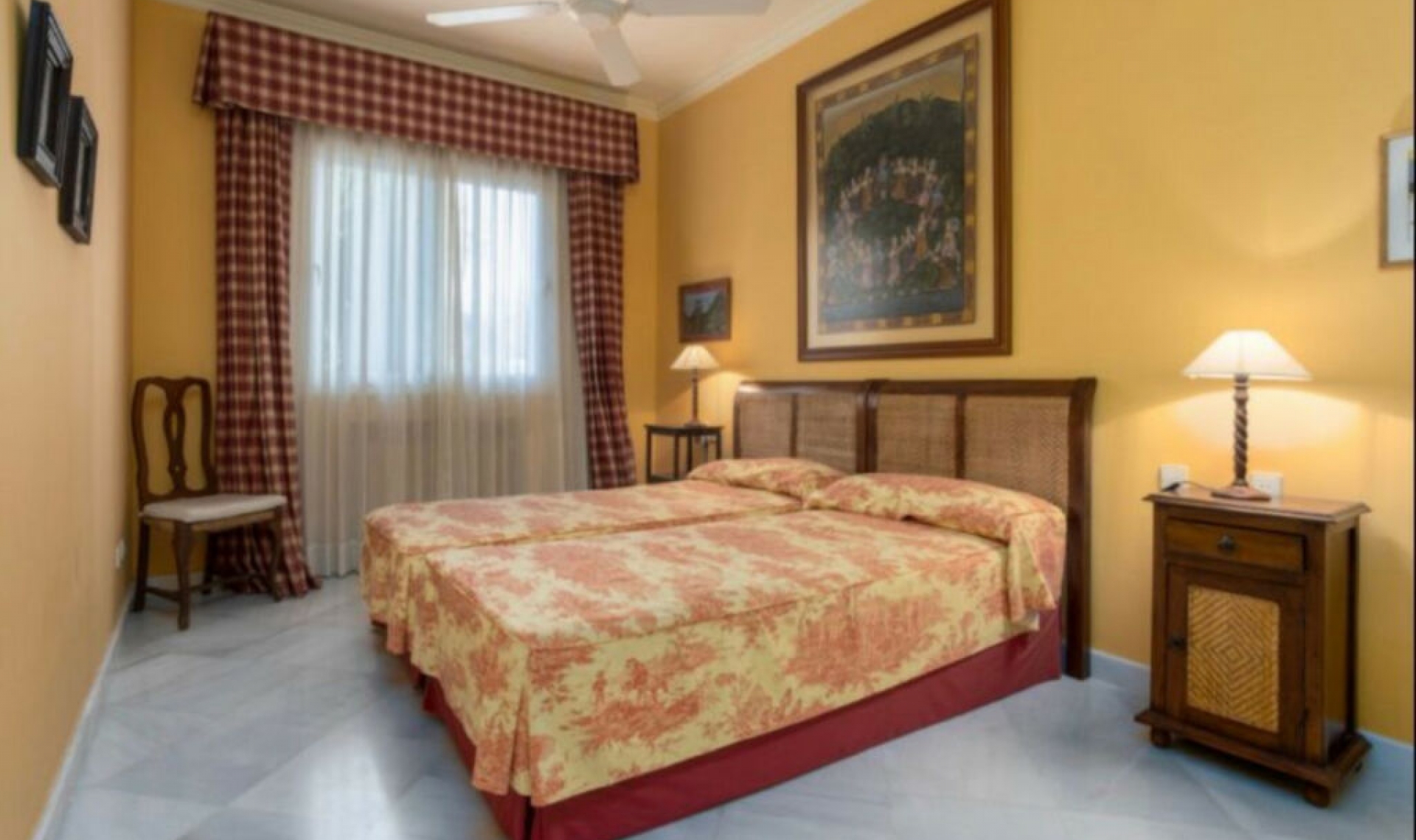 Resale - House -
Guadalmina Baja