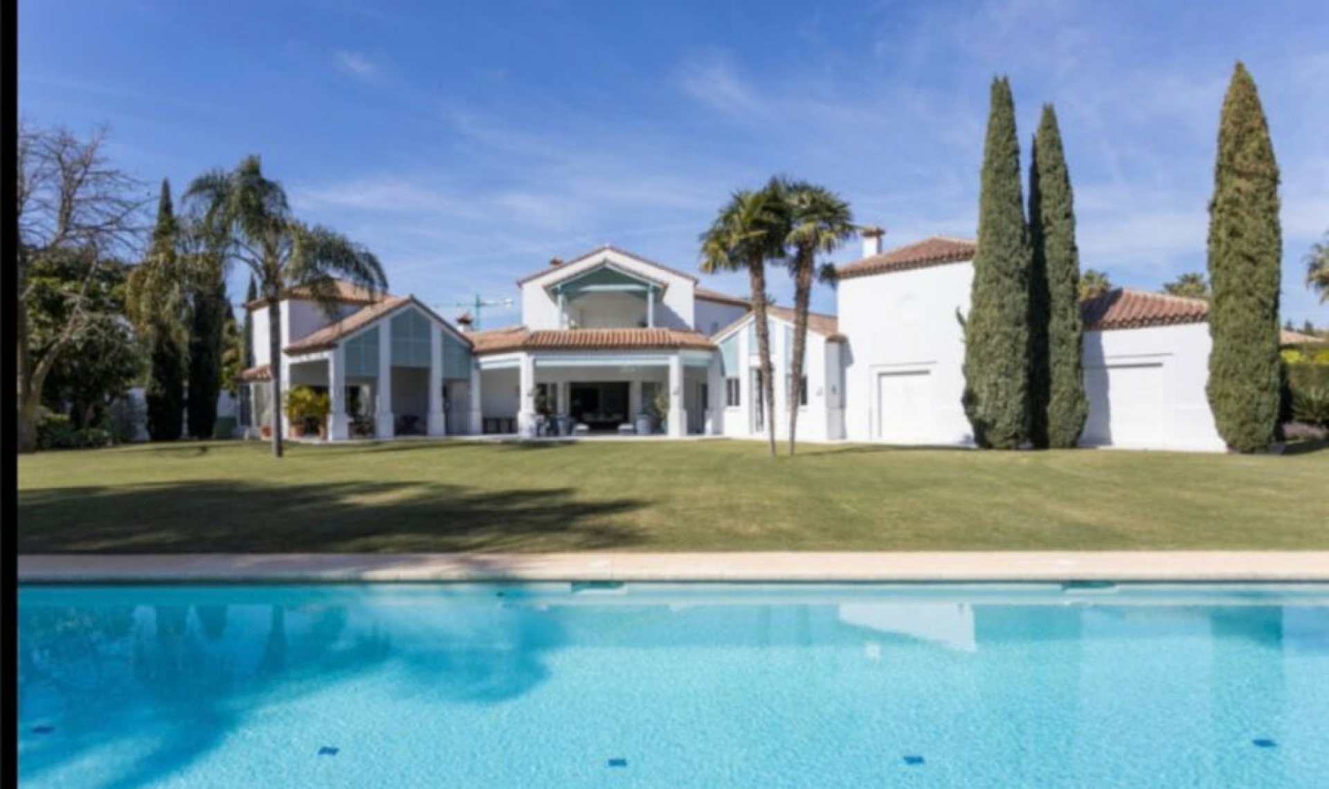 Resale - House -
Guadalmina Baja