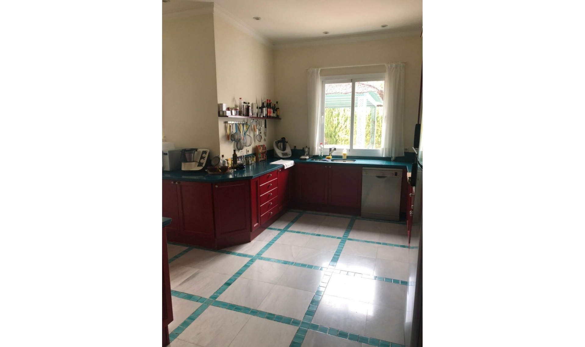 Resale - House -
Guadalmina Baja