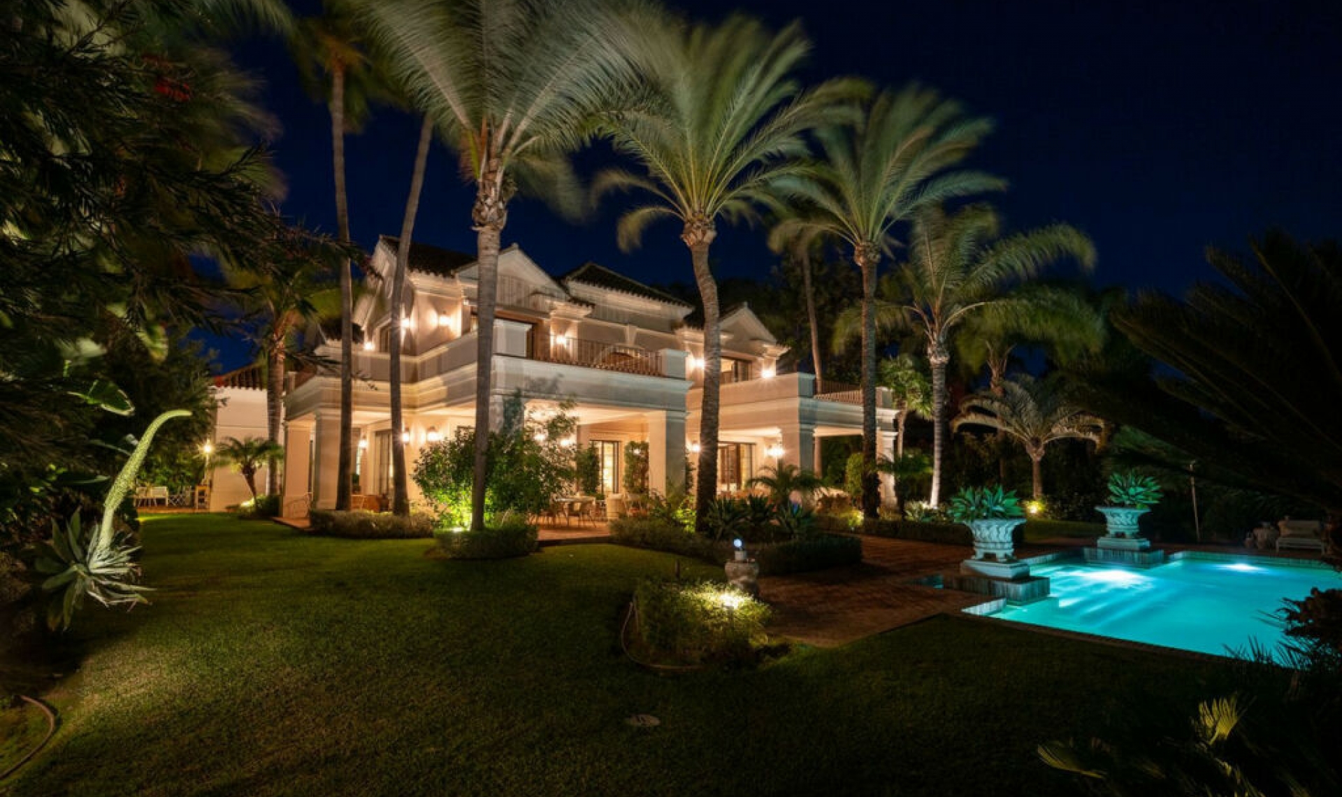 Resale - House -
Guadalmina Baja