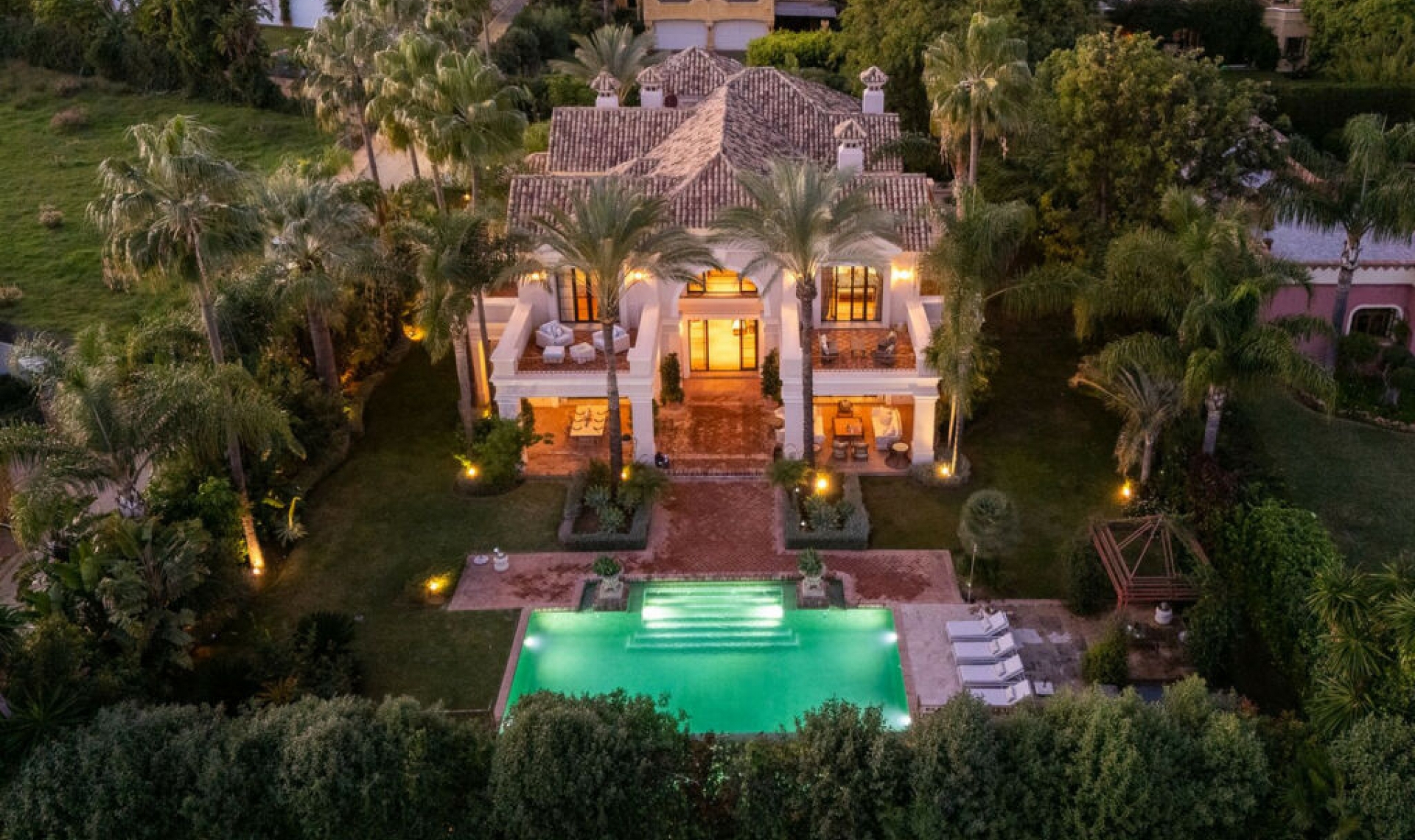 Resale - House -
Guadalmina Baja
