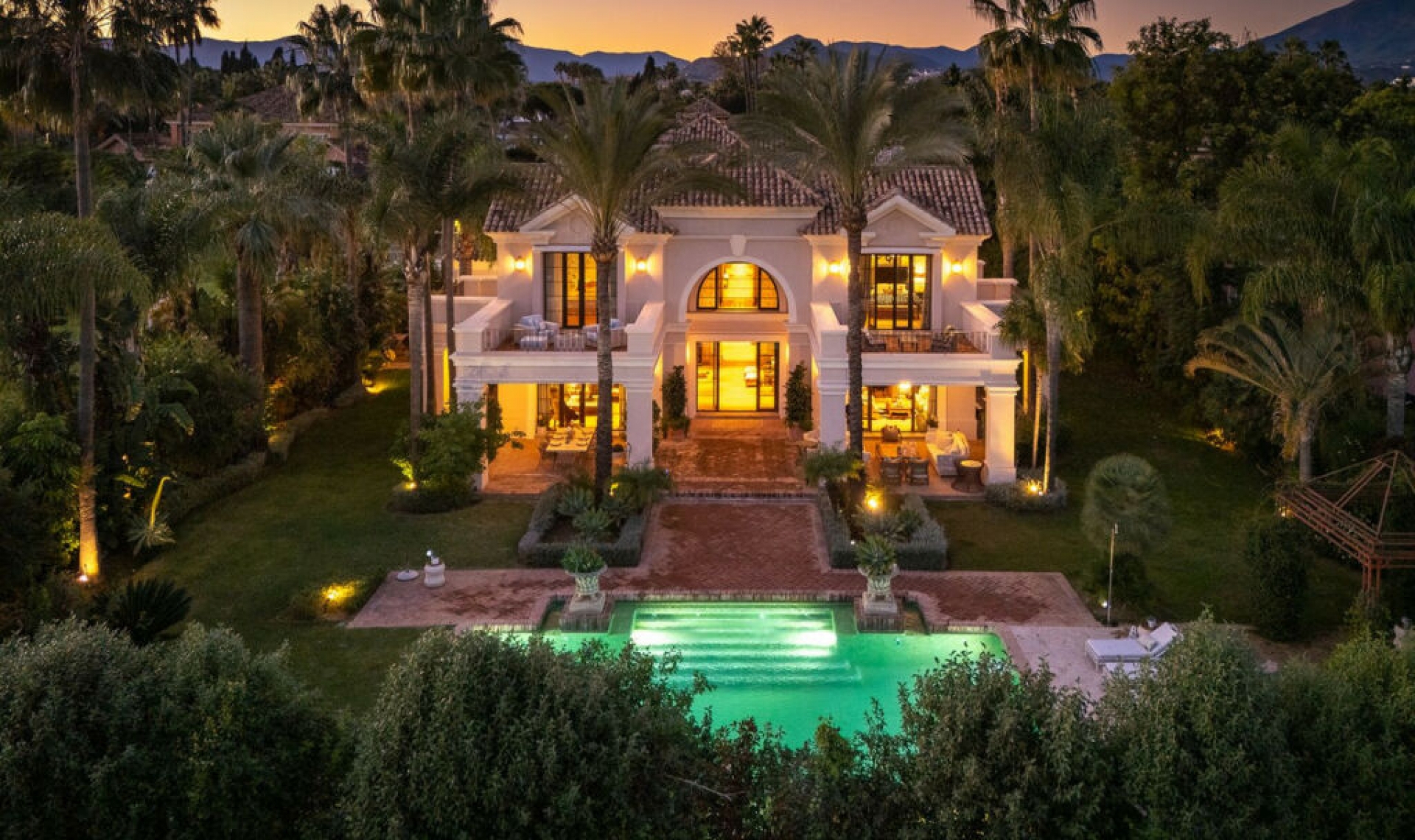 Resale - House -
Guadalmina Baja