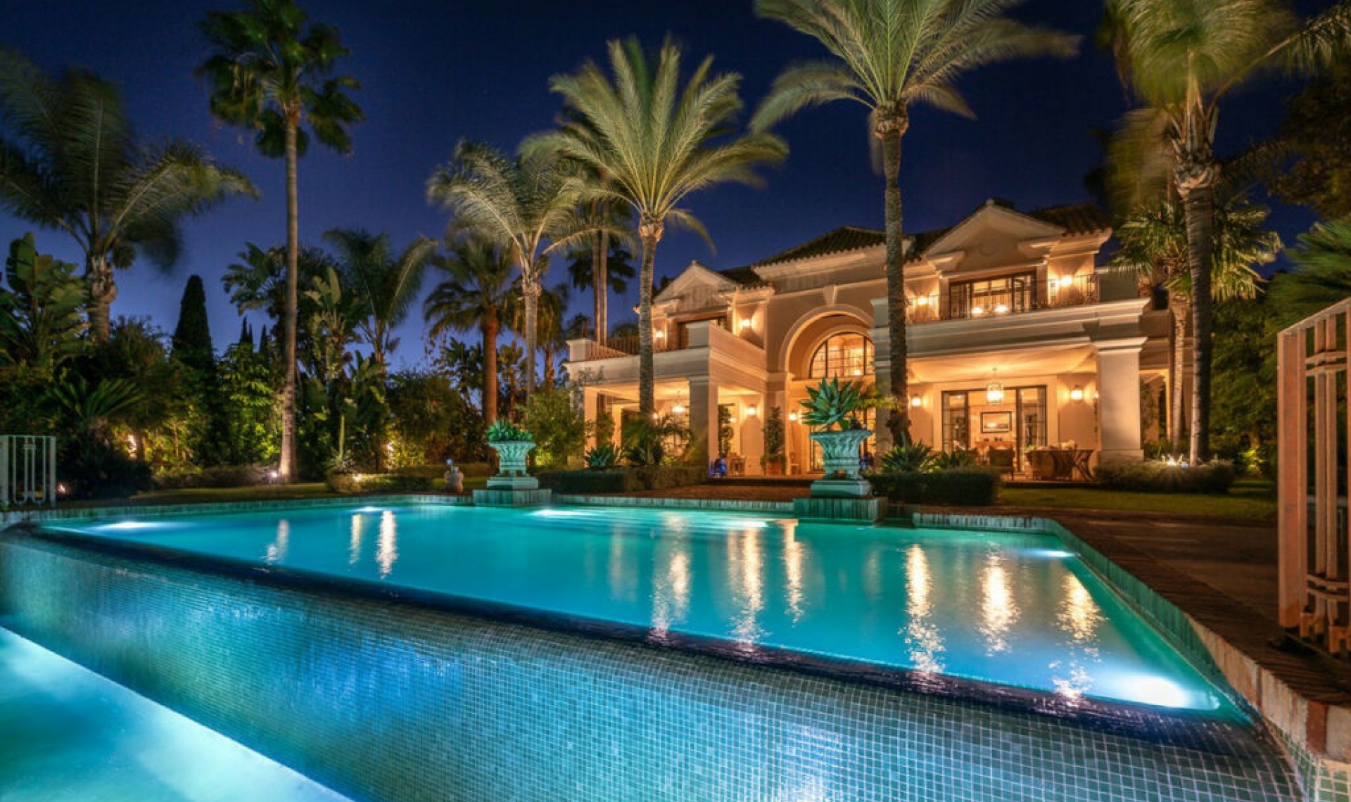 Resale - House -
Guadalmina Baja