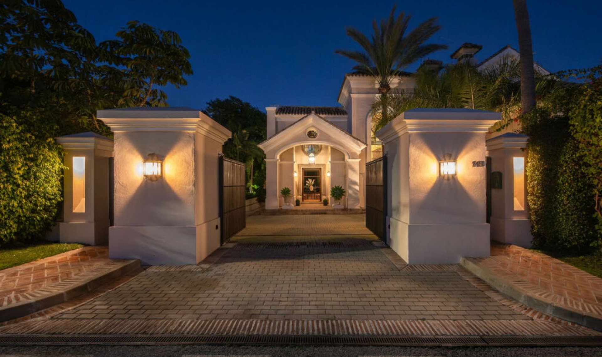 Resale - House -
Guadalmina Baja