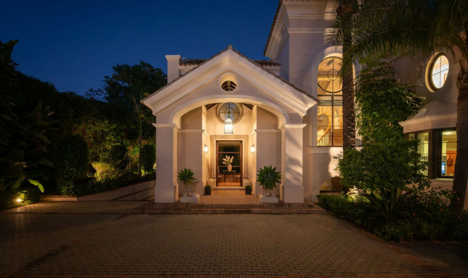 Resale - House -
Guadalmina Baja