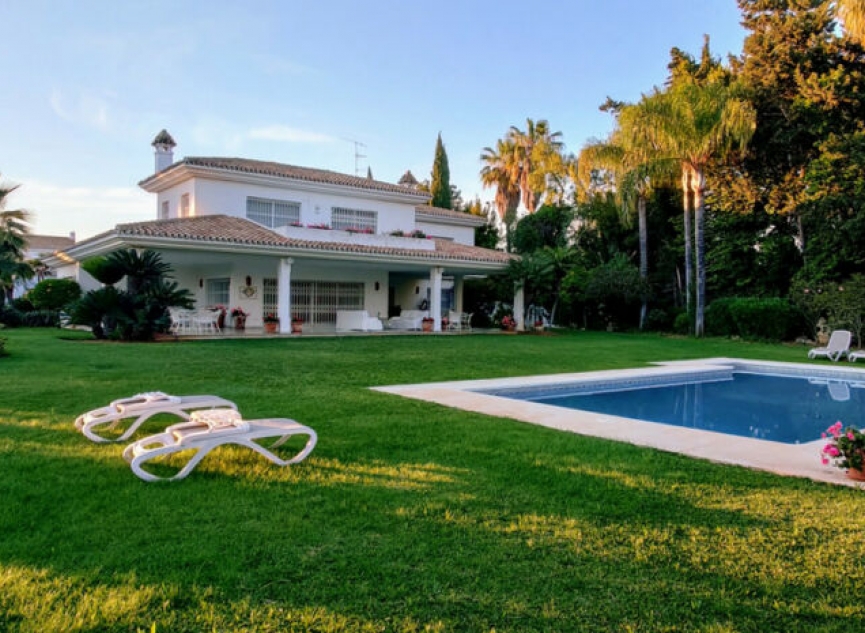 Resale - House -
Guadalmina Baja