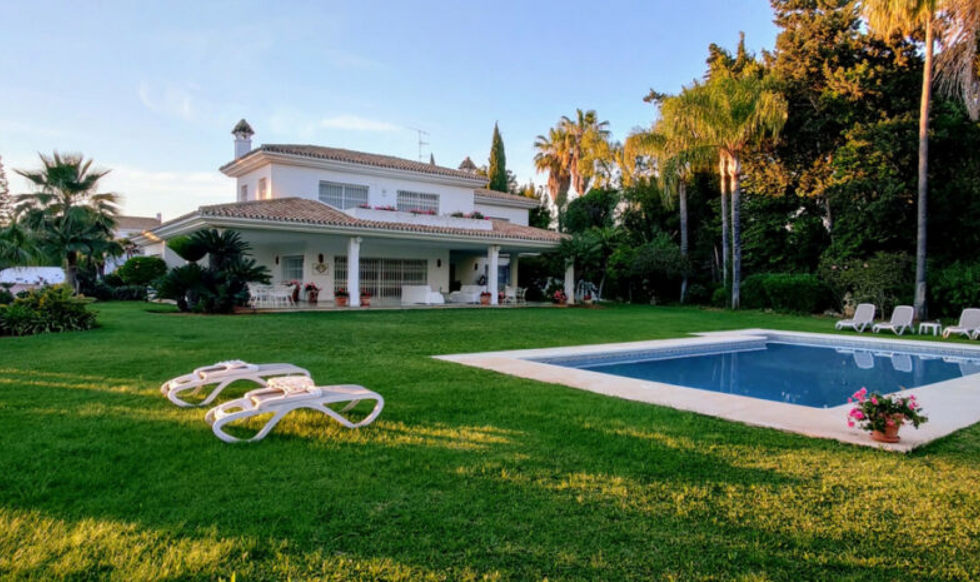 Resale - House -
Guadalmina Baja