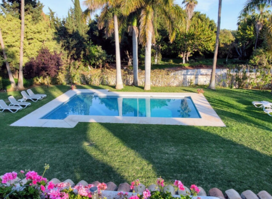 Resale - House -
Guadalmina Baja