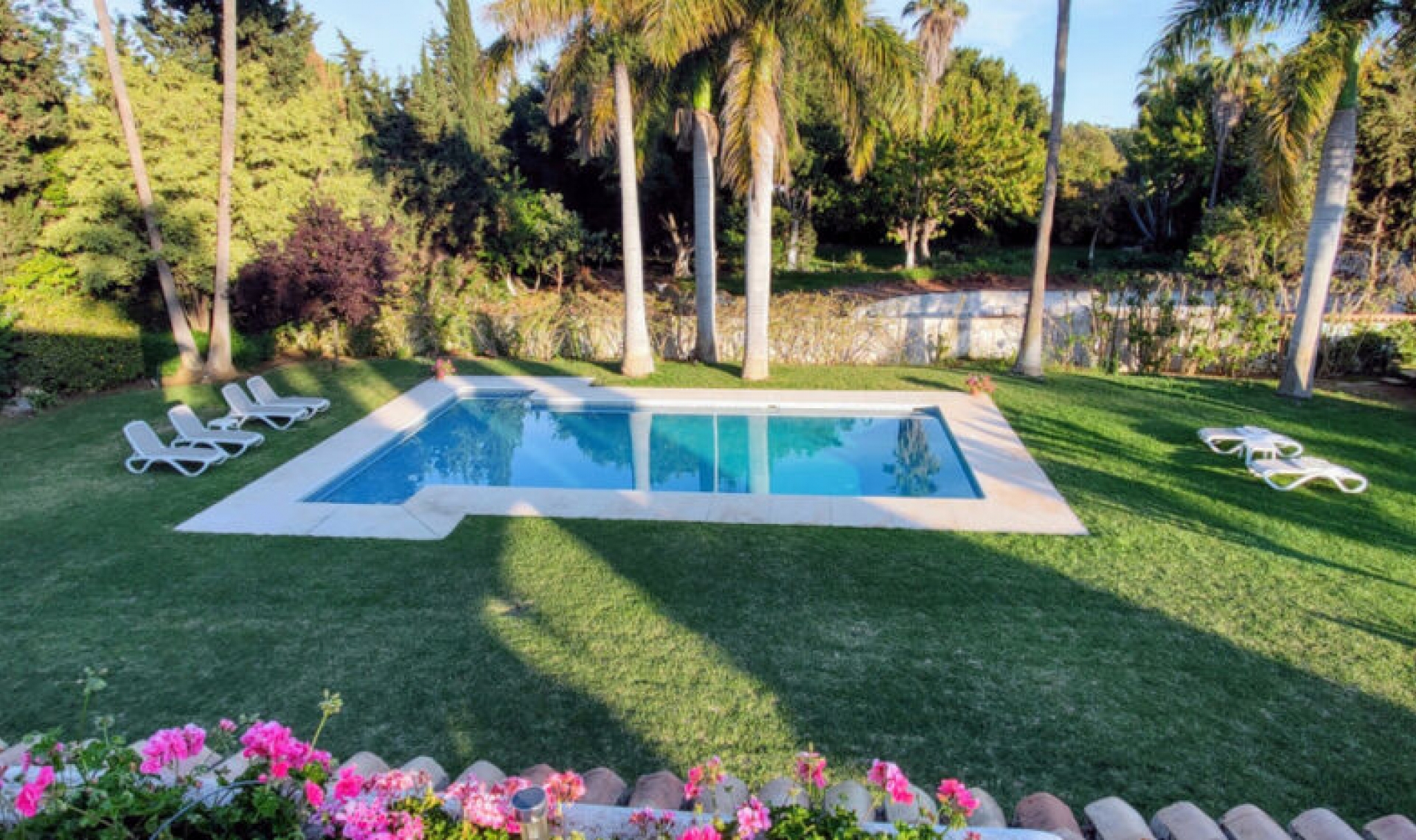 Resale - House -
Guadalmina Baja