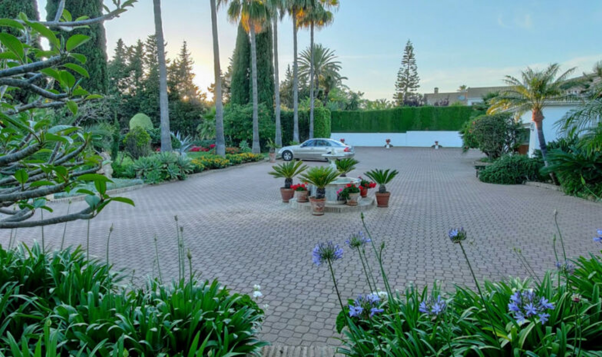 Resale - House -
Guadalmina Baja