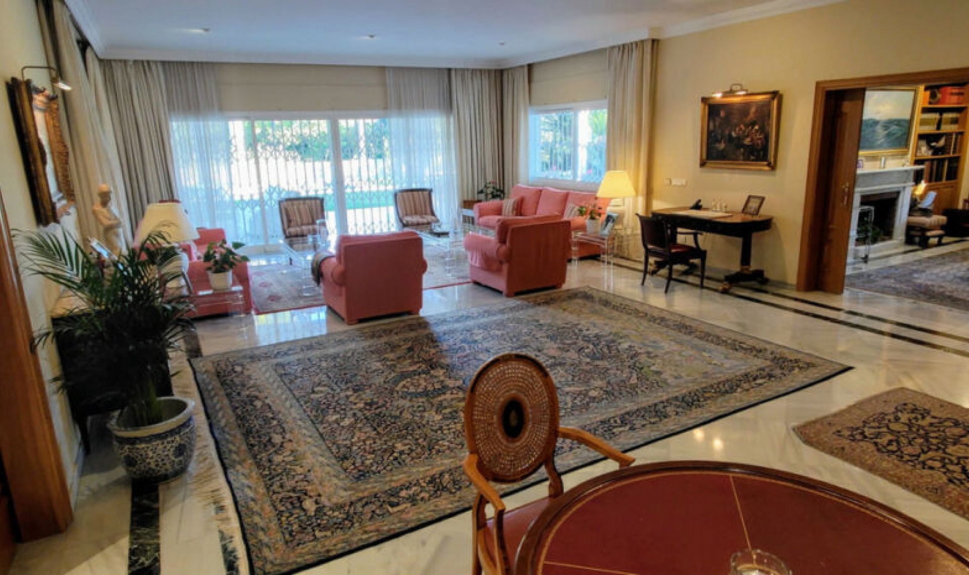 Resale - House -
Guadalmina Baja
