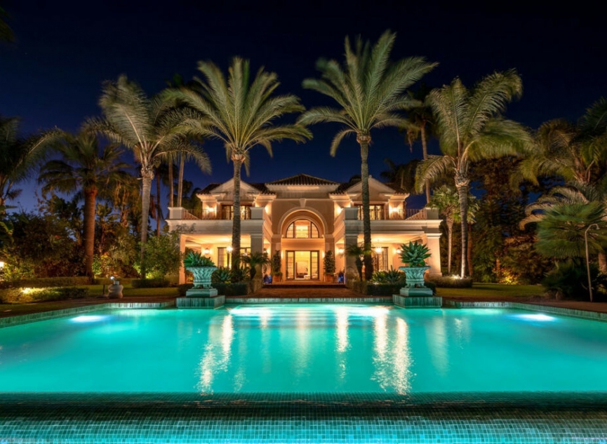Resale - House -
Guadalmina Baja