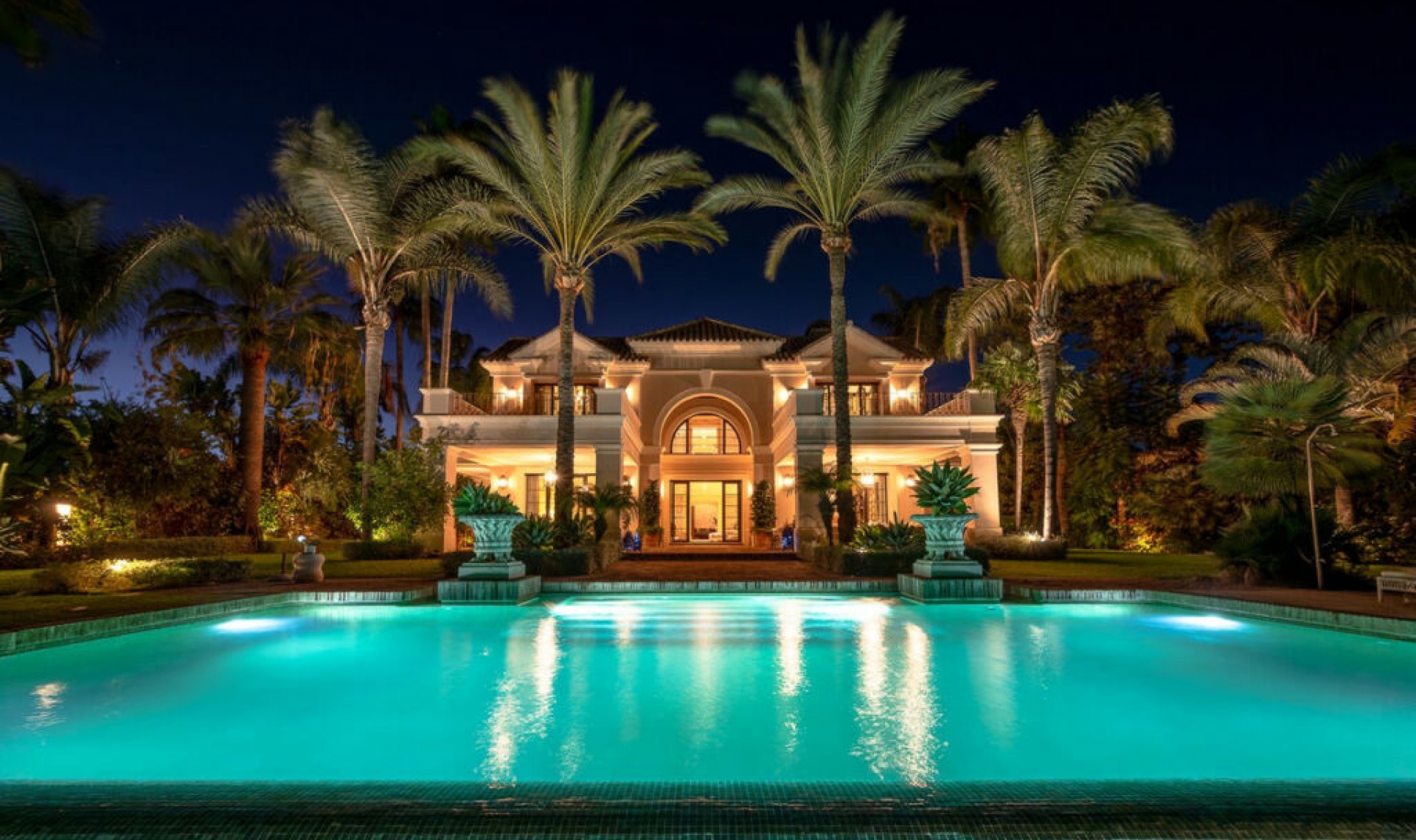 Resale - House -
Guadalmina Baja