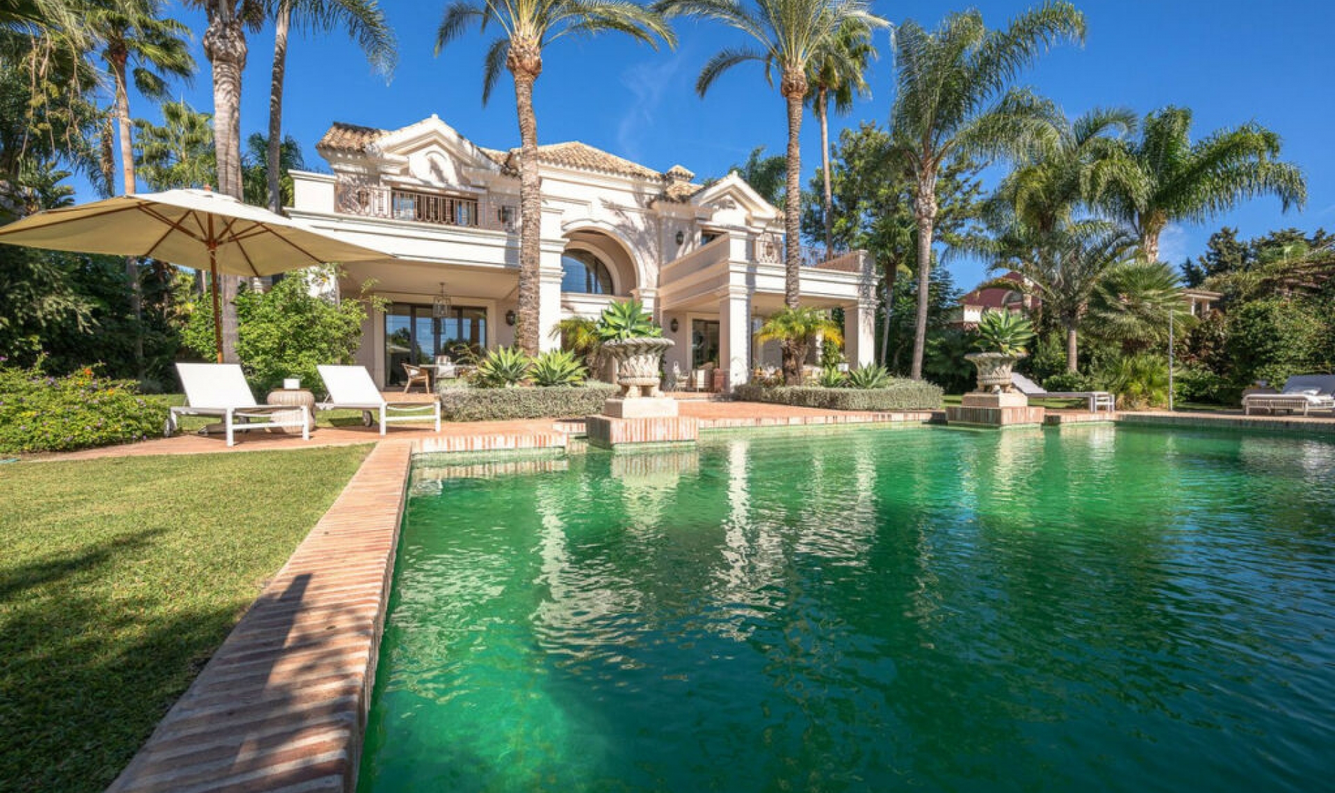 Resale - House -
Guadalmina Baja