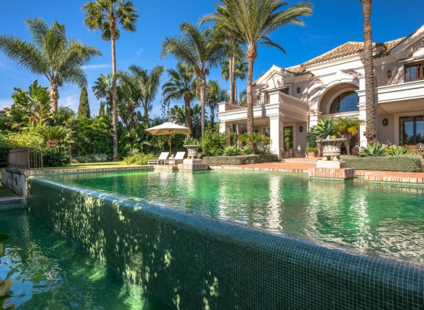 Resale - House -
Guadalmina Baja