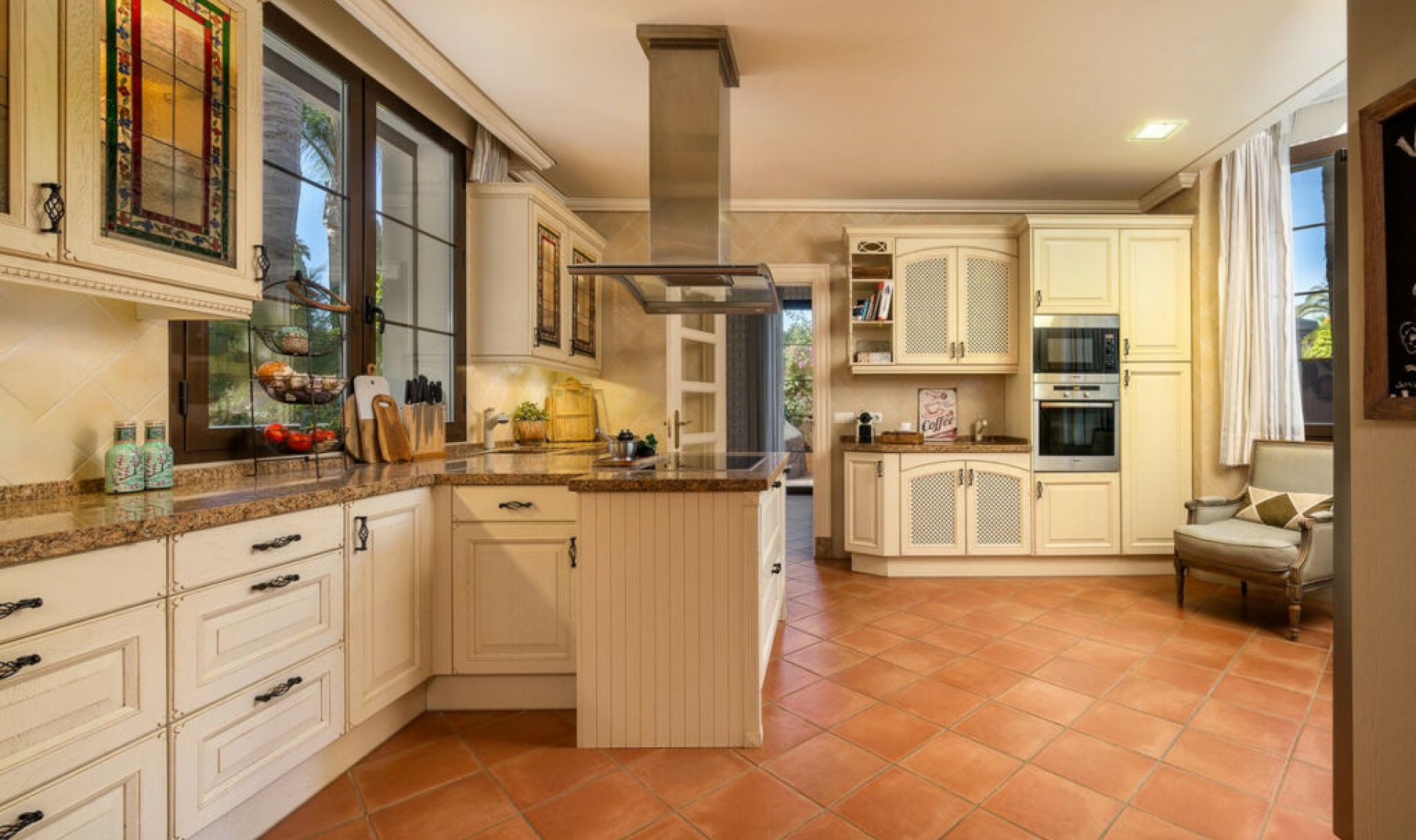 Resale - House -
Guadalmina Baja