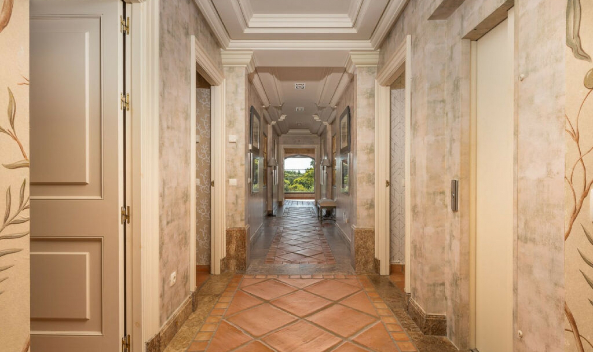 Resale - House -
Guadalmina Baja
