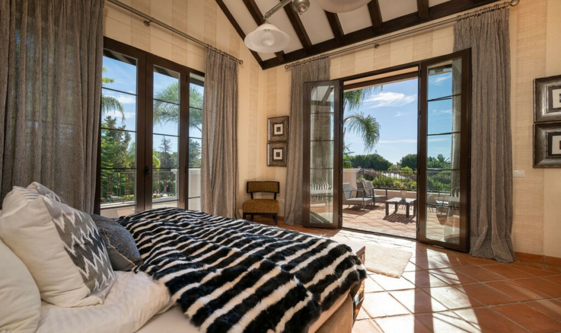 Resale - House -
Guadalmina Baja