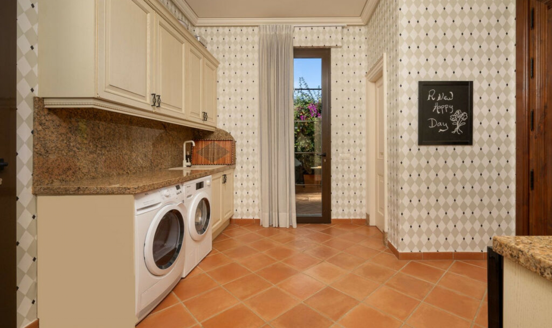 Resale - House -
Guadalmina Baja