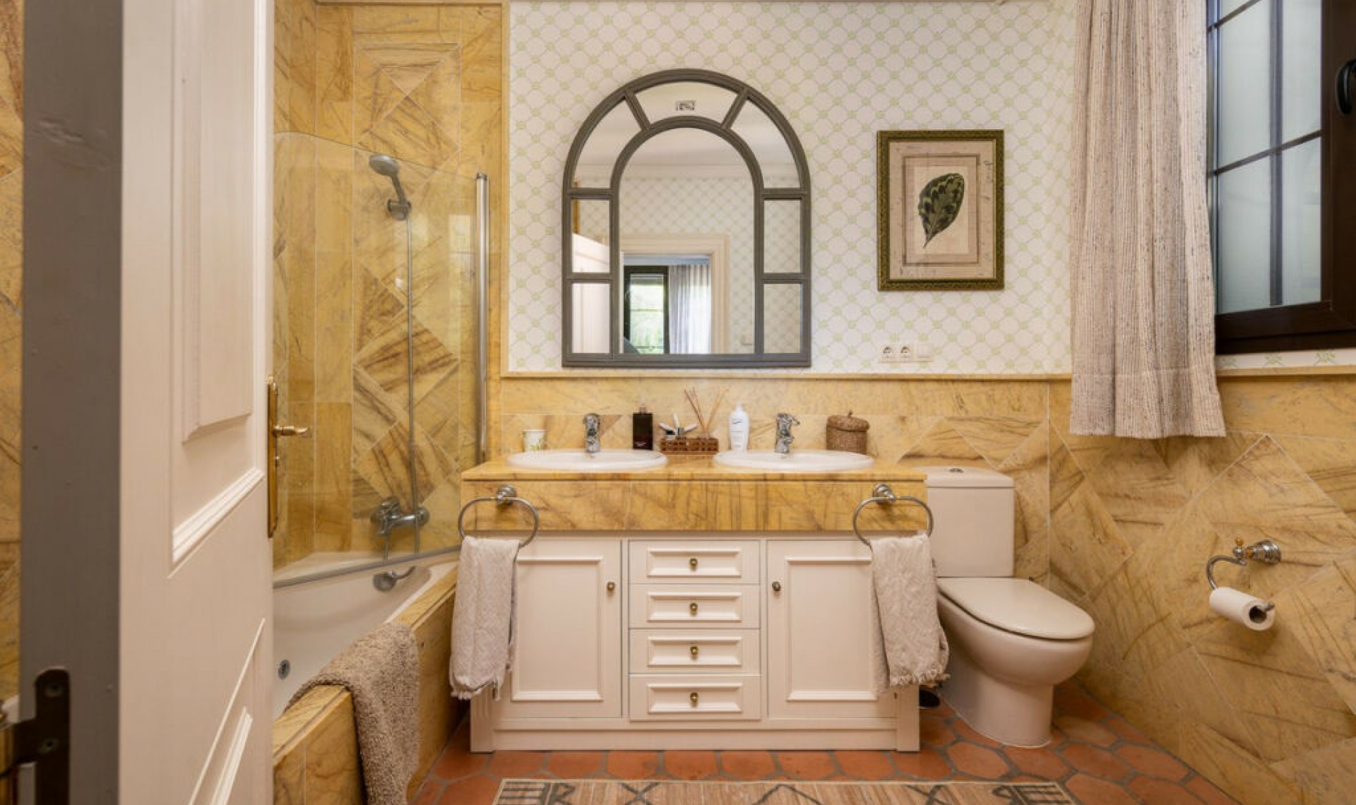 Resale - House -
Guadalmina Baja