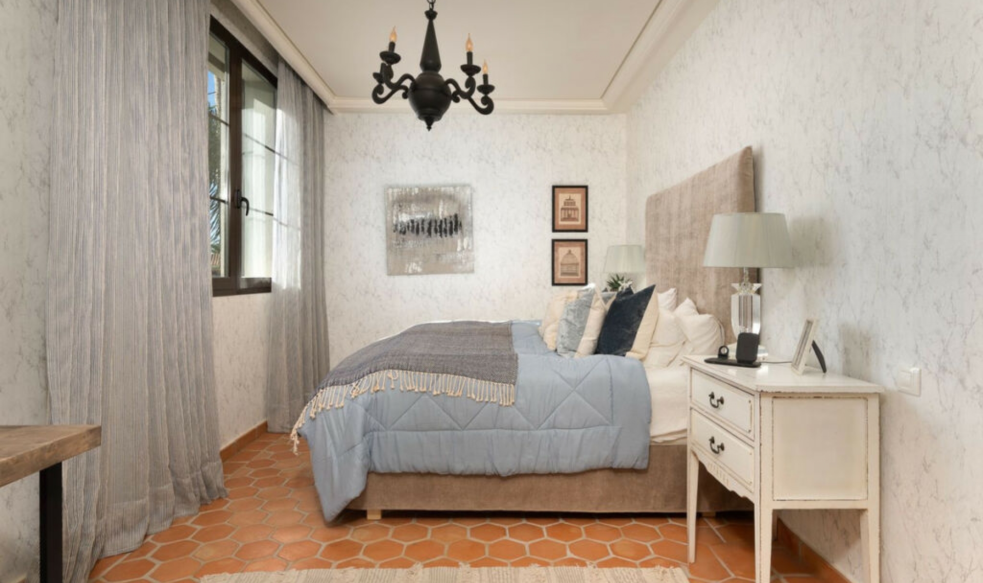 Resale - House -
Guadalmina Baja
