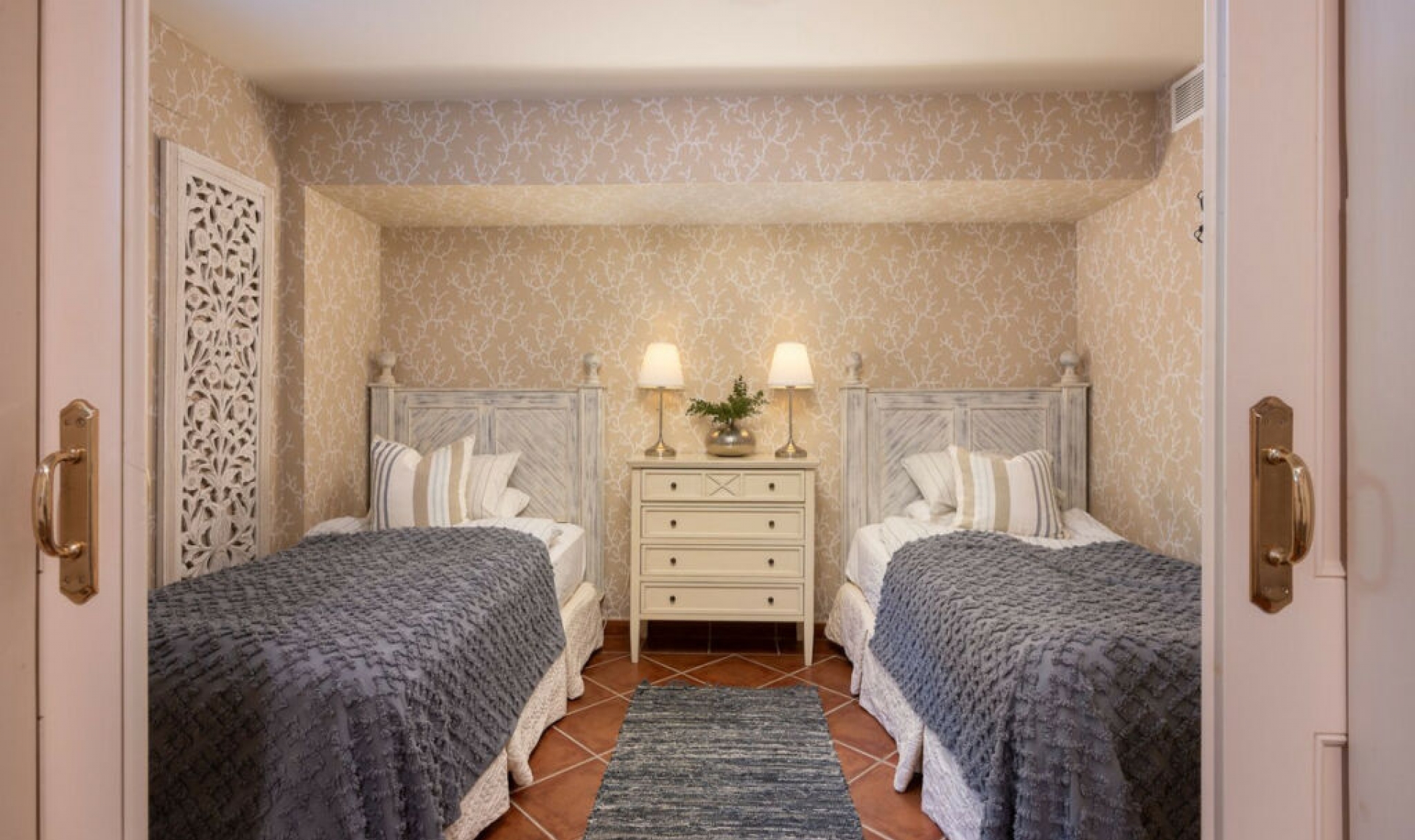 Resale - House -
Guadalmina Baja