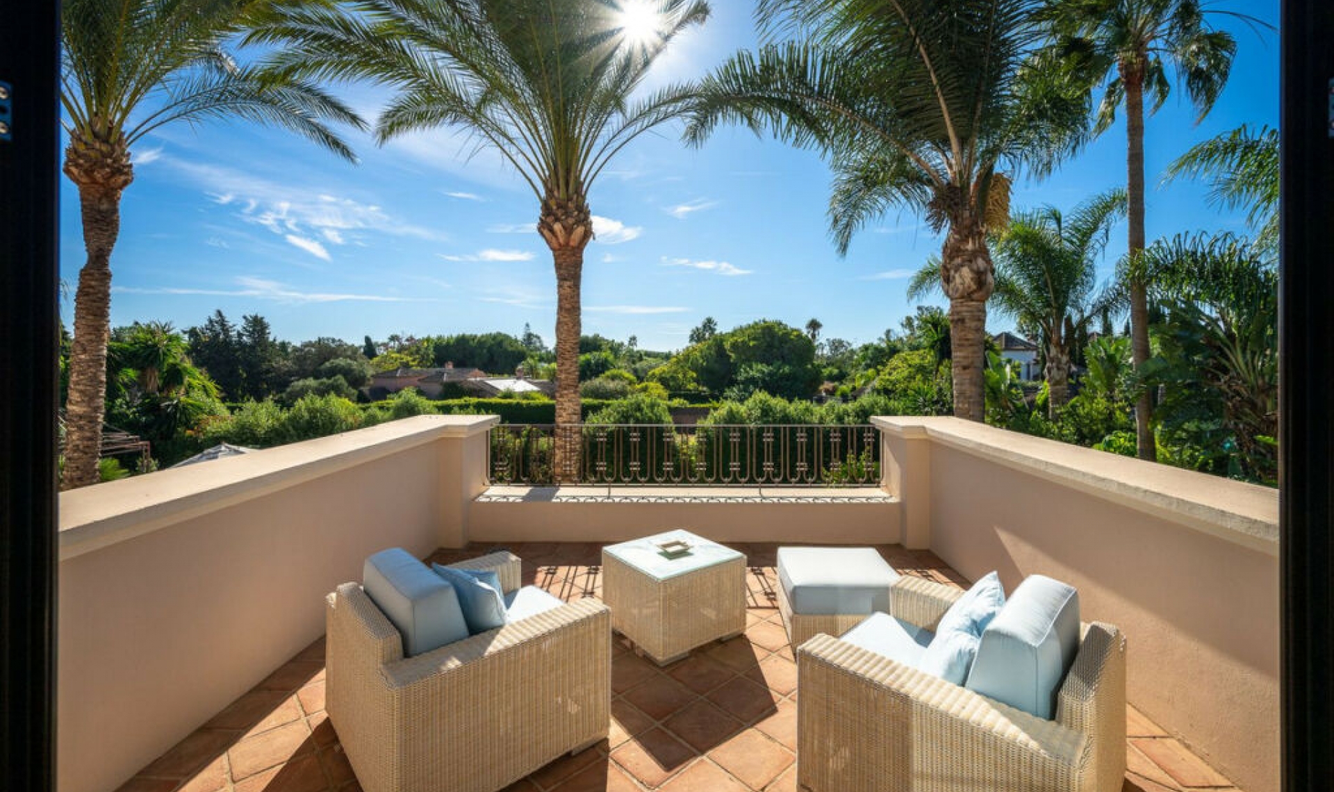 Resale - House -
Guadalmina Baja