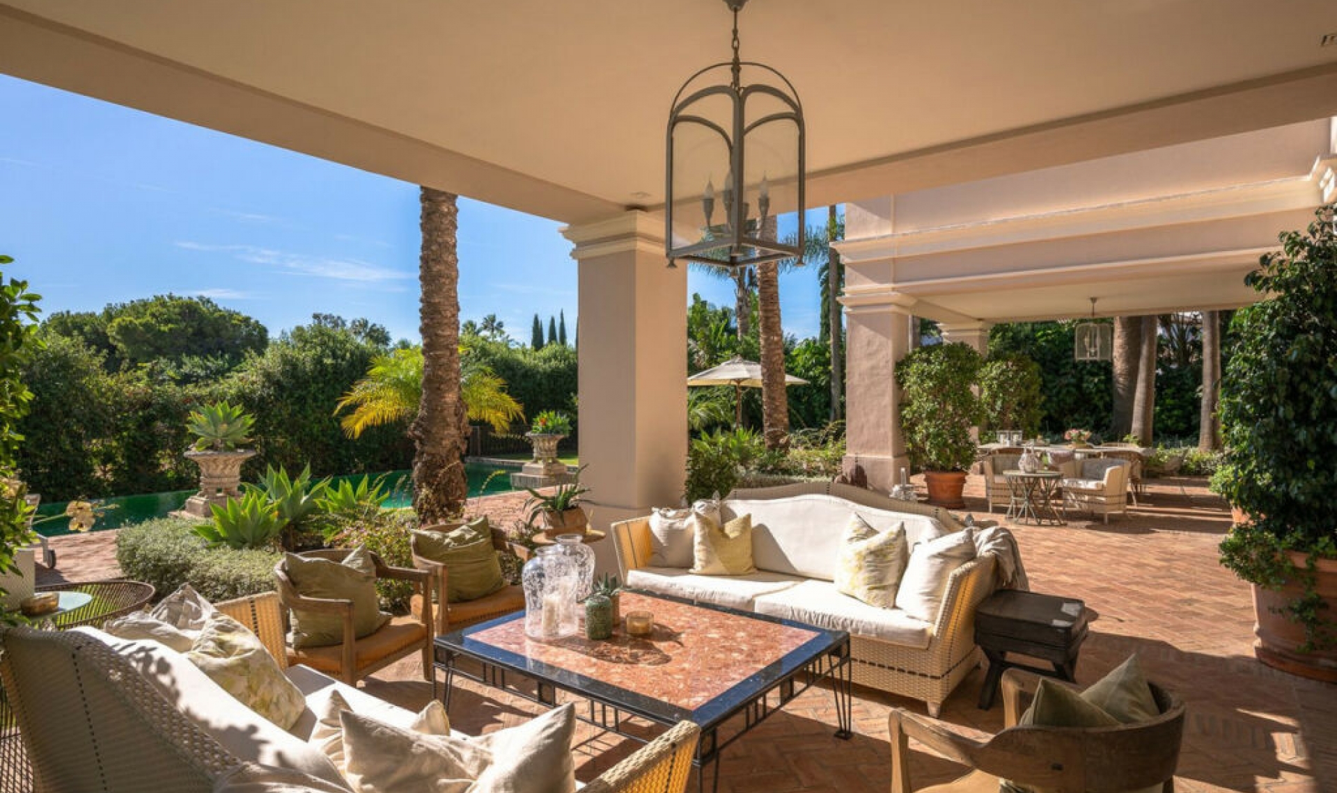 Resale - House -
Guadalmina Baja